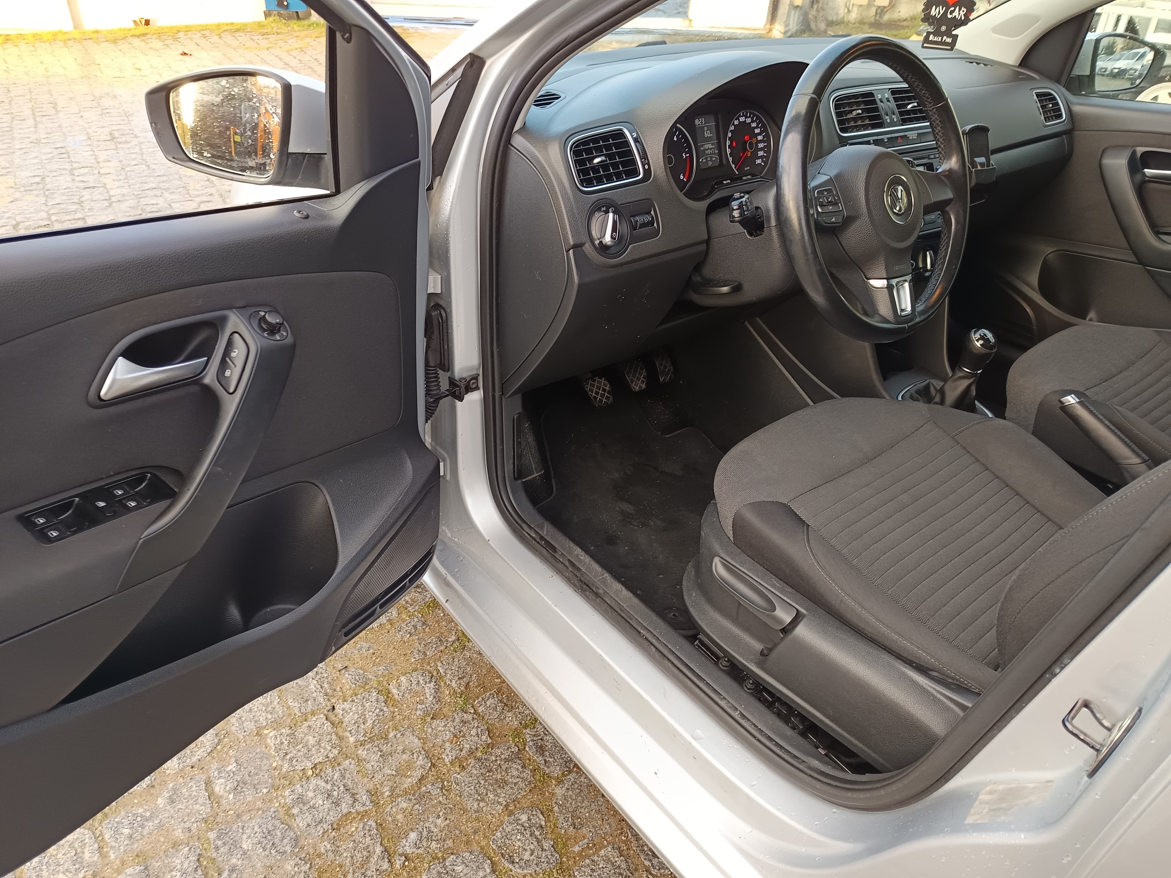 Volkswagen Polo · Ano 2014 — imagen 35