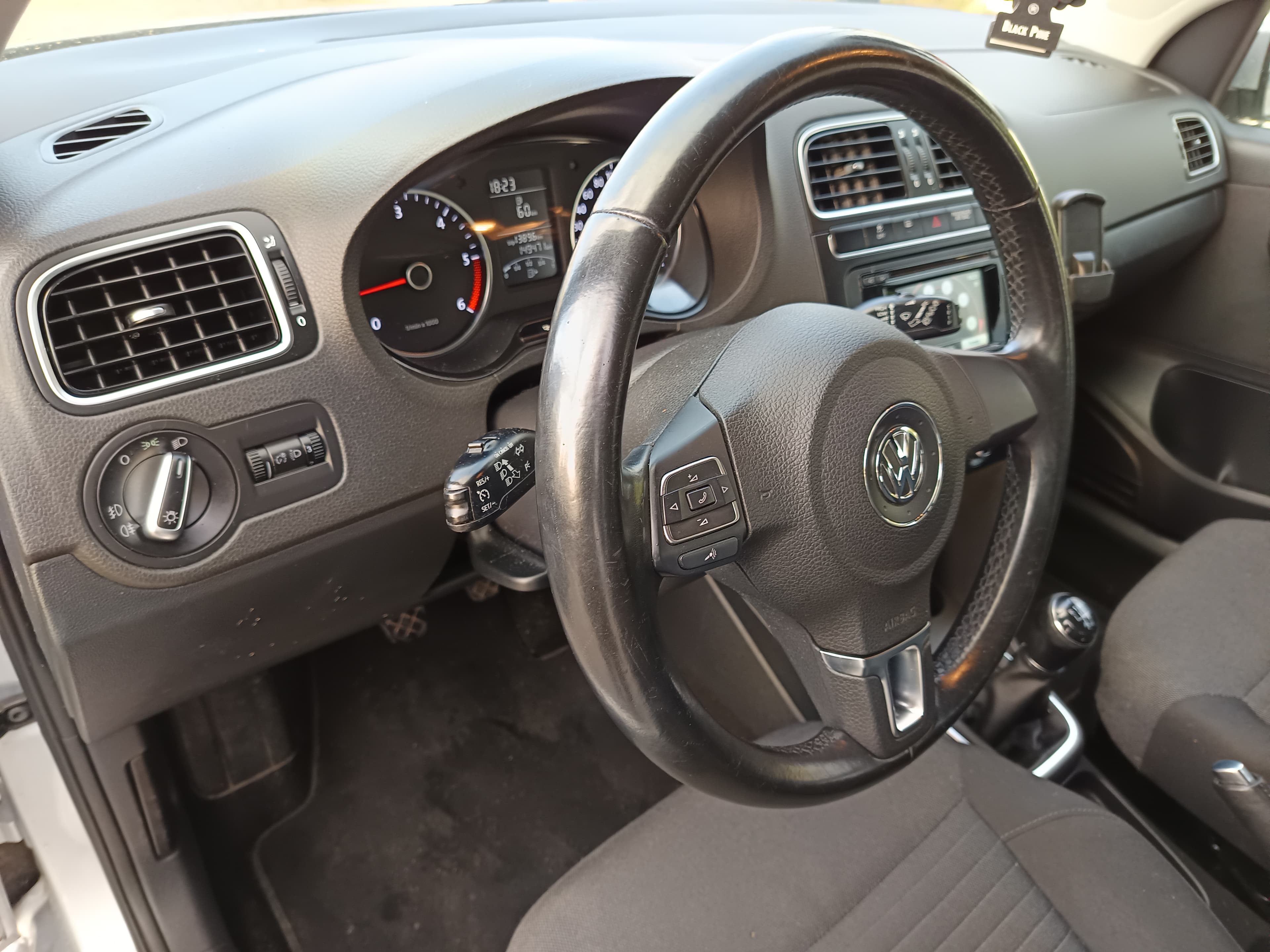 Volkswagen Polo · Ano 2014 — imagen 39