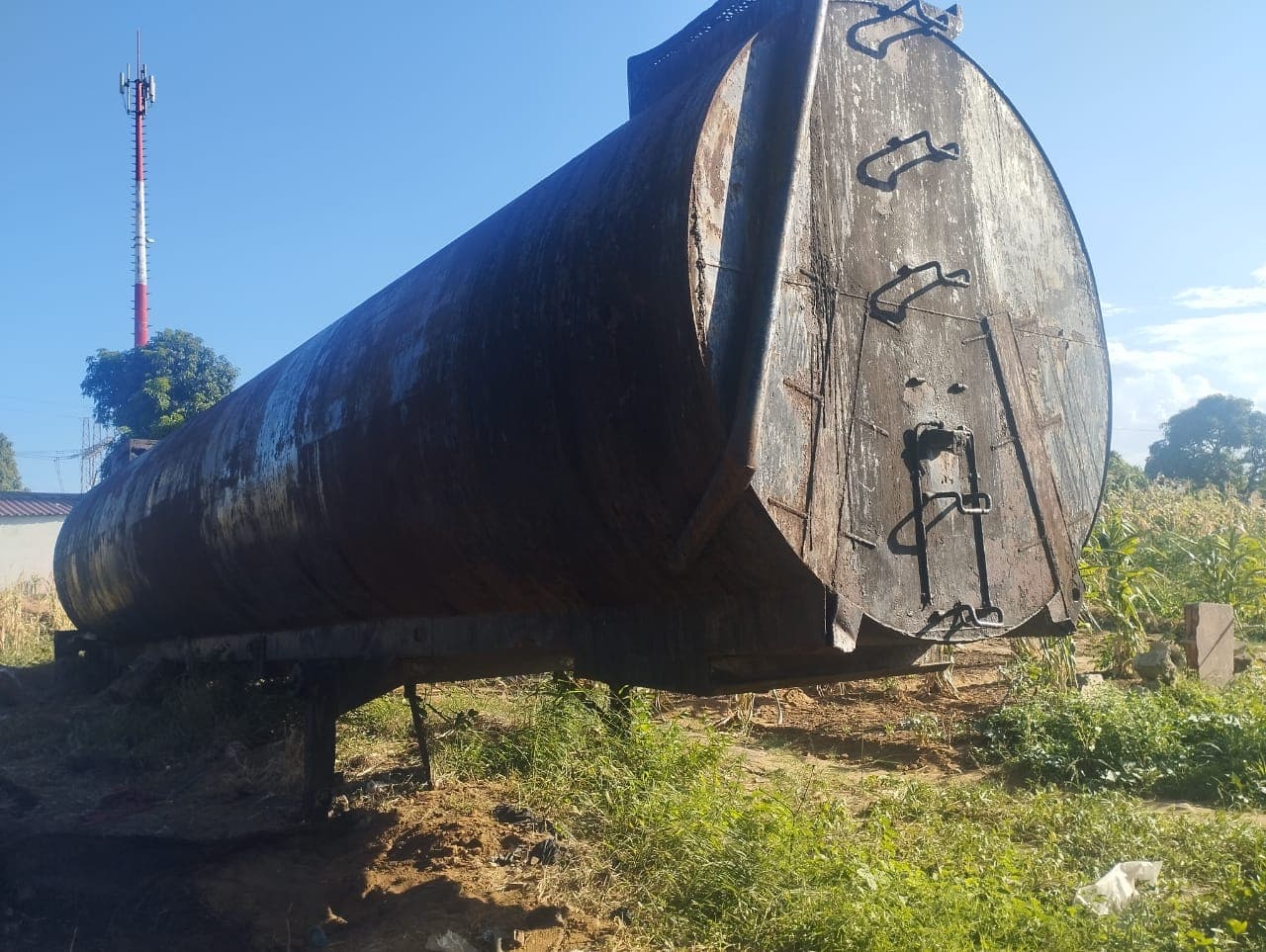 Semi reboque cisterna de alcatrão — imagem 3