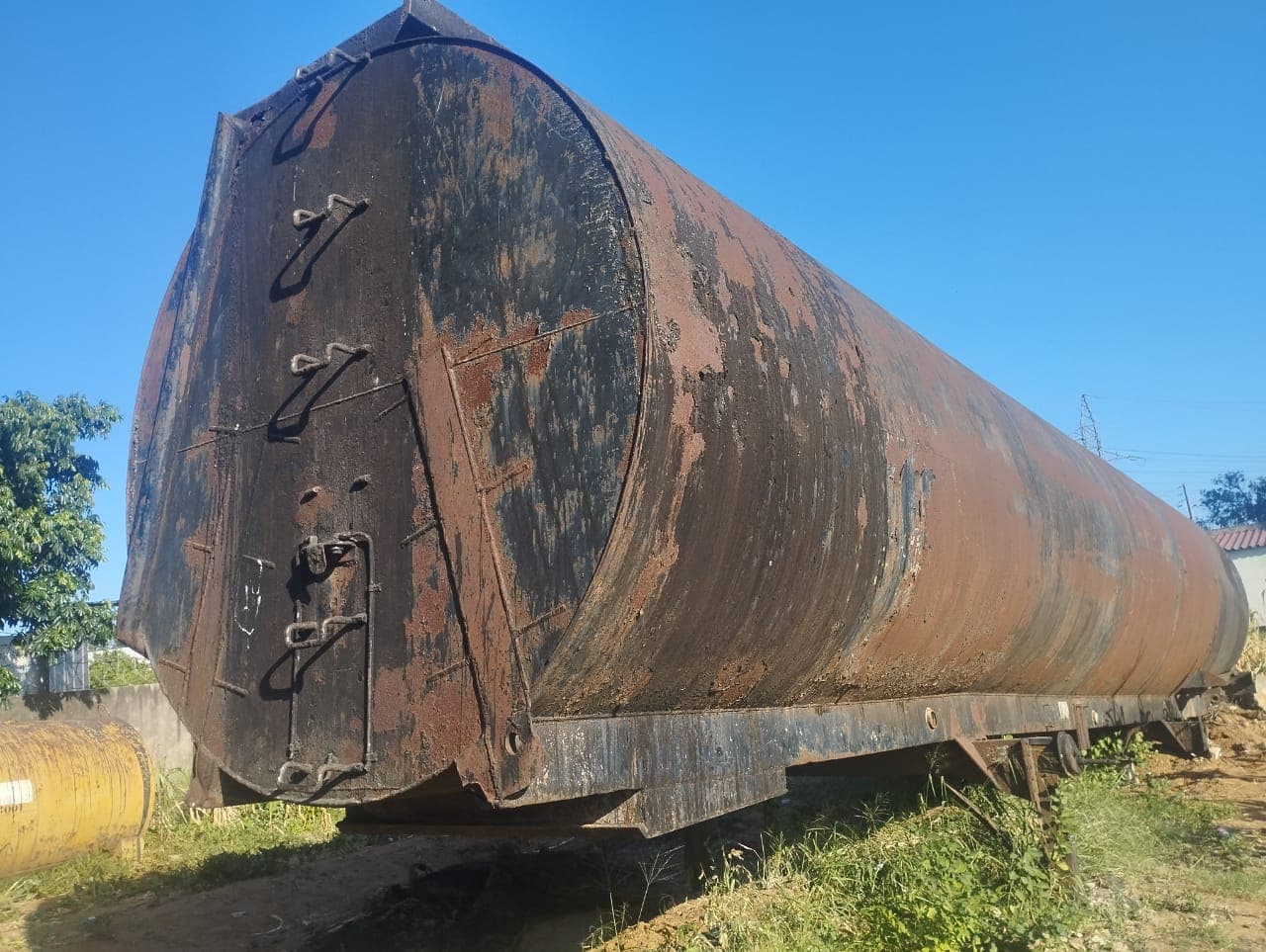 Semi reboque cisterna de alcatrão — imagem 2