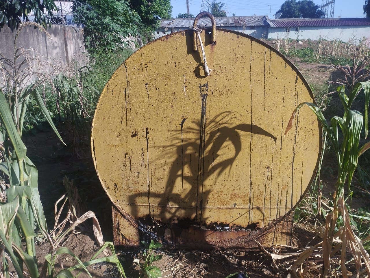 Um tanque metálico — imagem 3