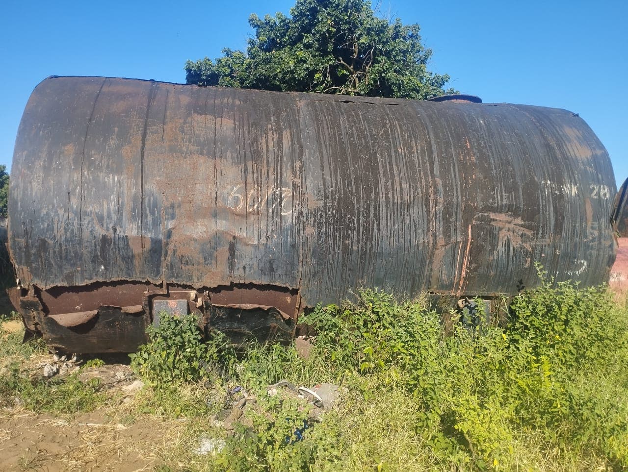 Um tanque metálico — imagen 4