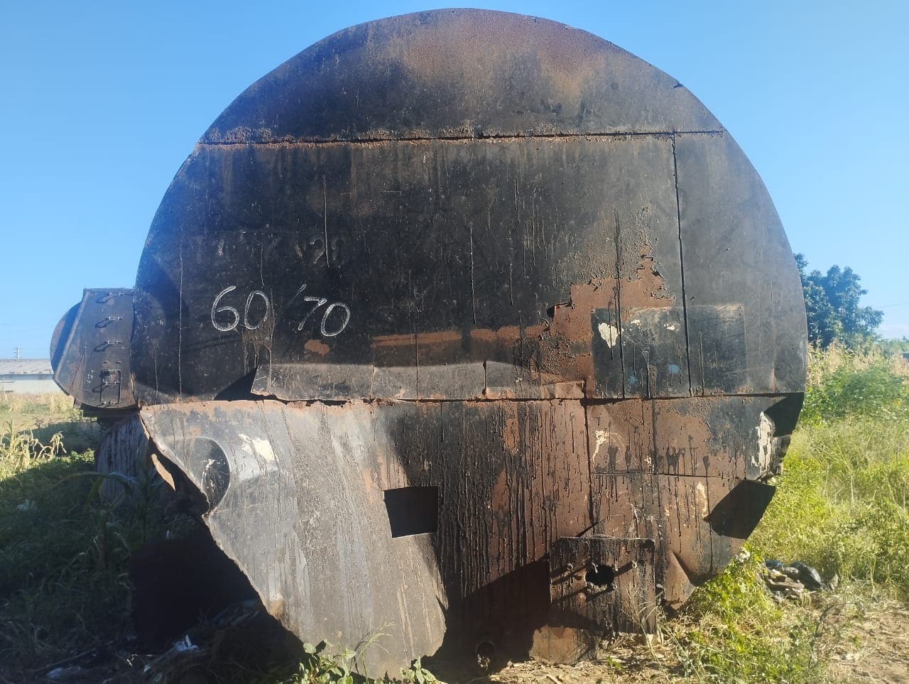 Um tanque metálico — imagen 3