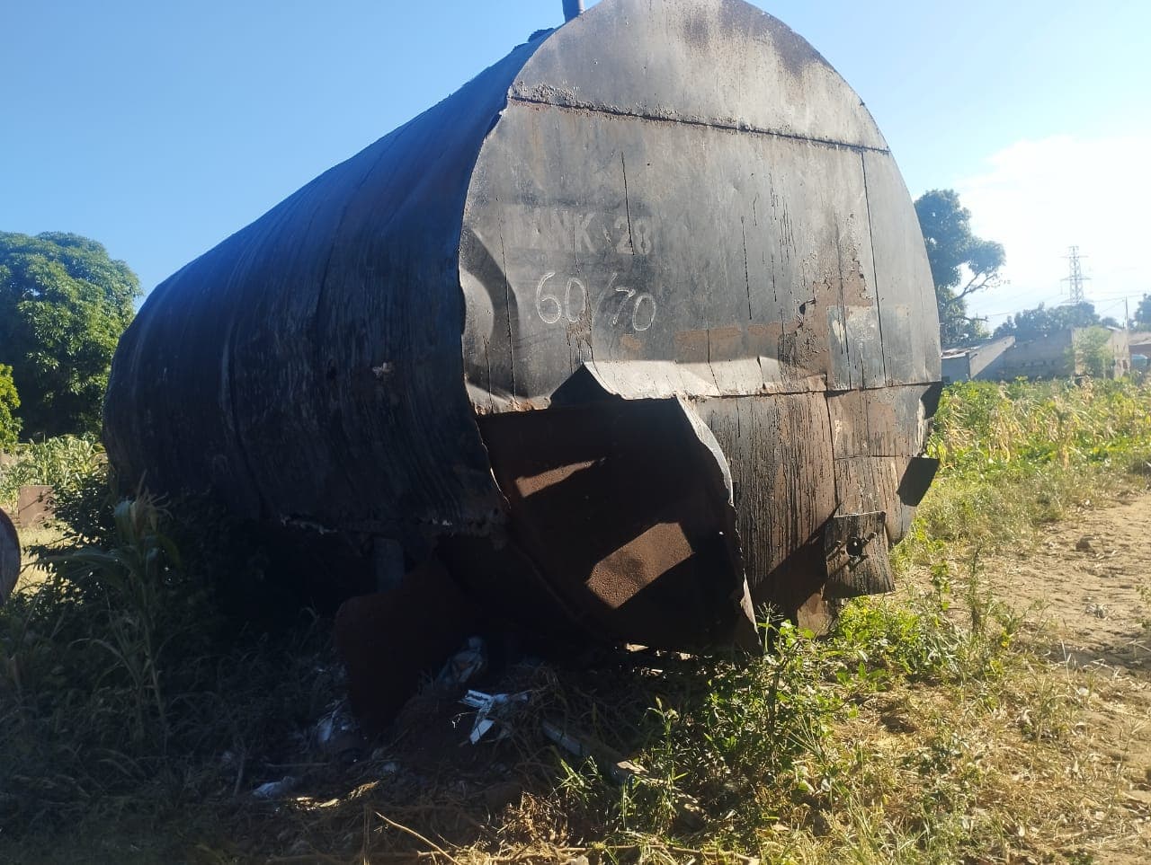 Um tanque metálico