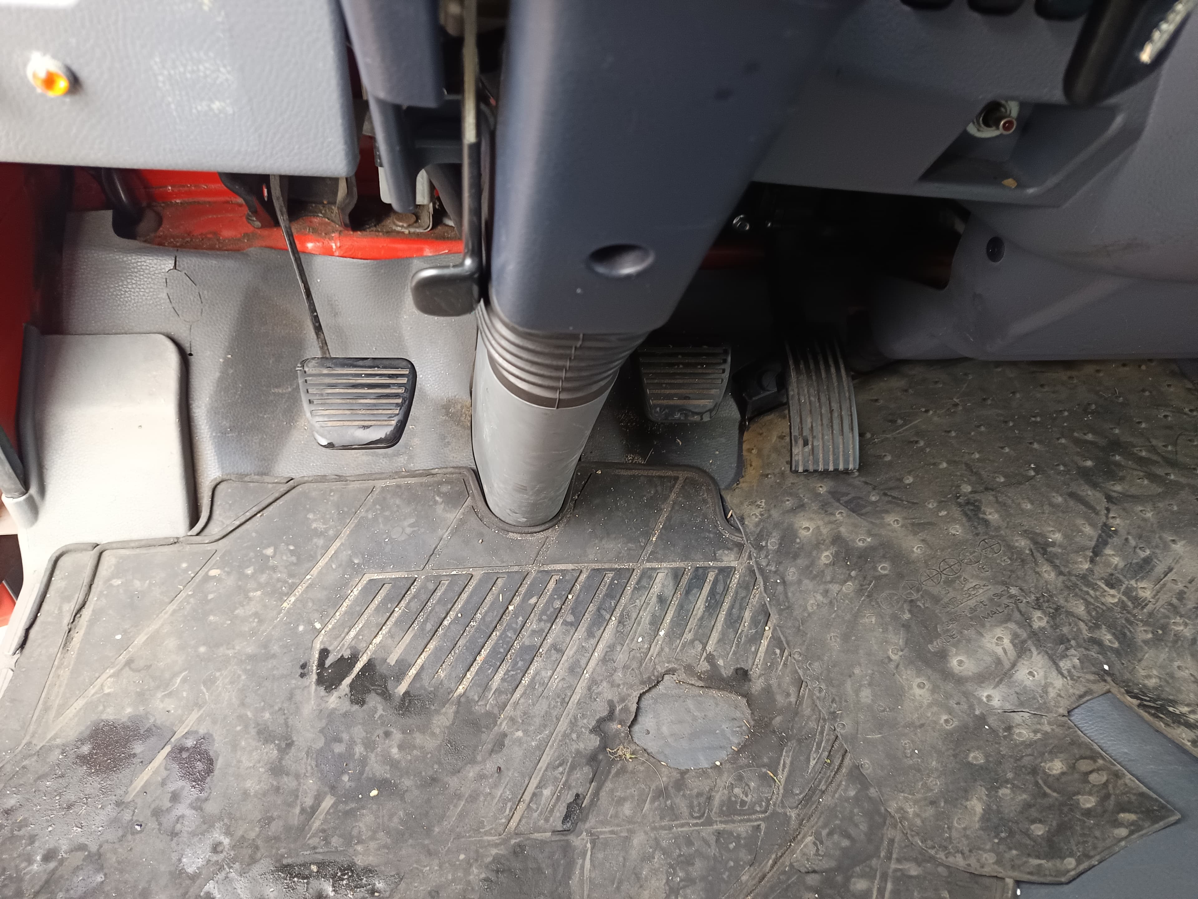 Mitsubishi Canter 7C18 · Ano 2012 — image 23