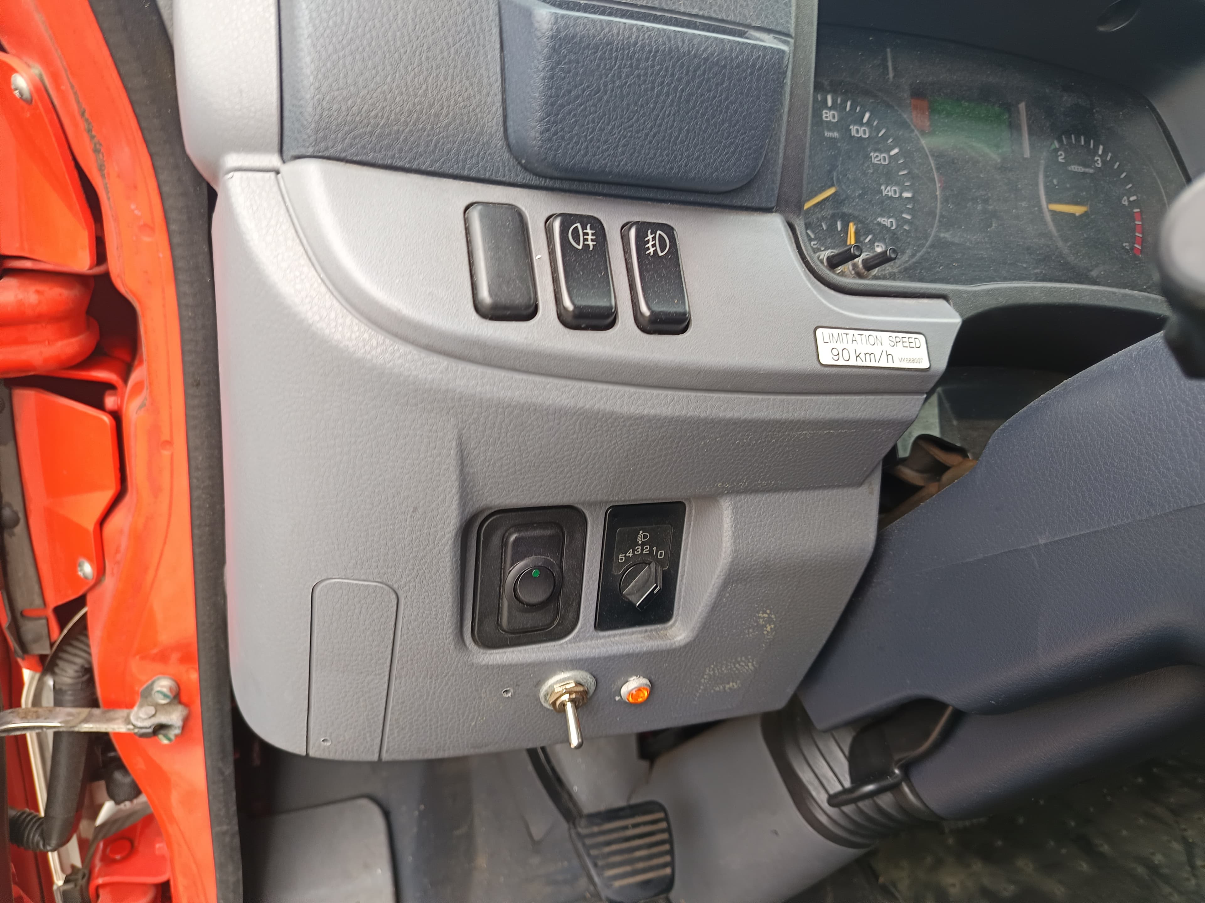 Mitsubishi Canter 7C18 · Ano 2012 — image 31