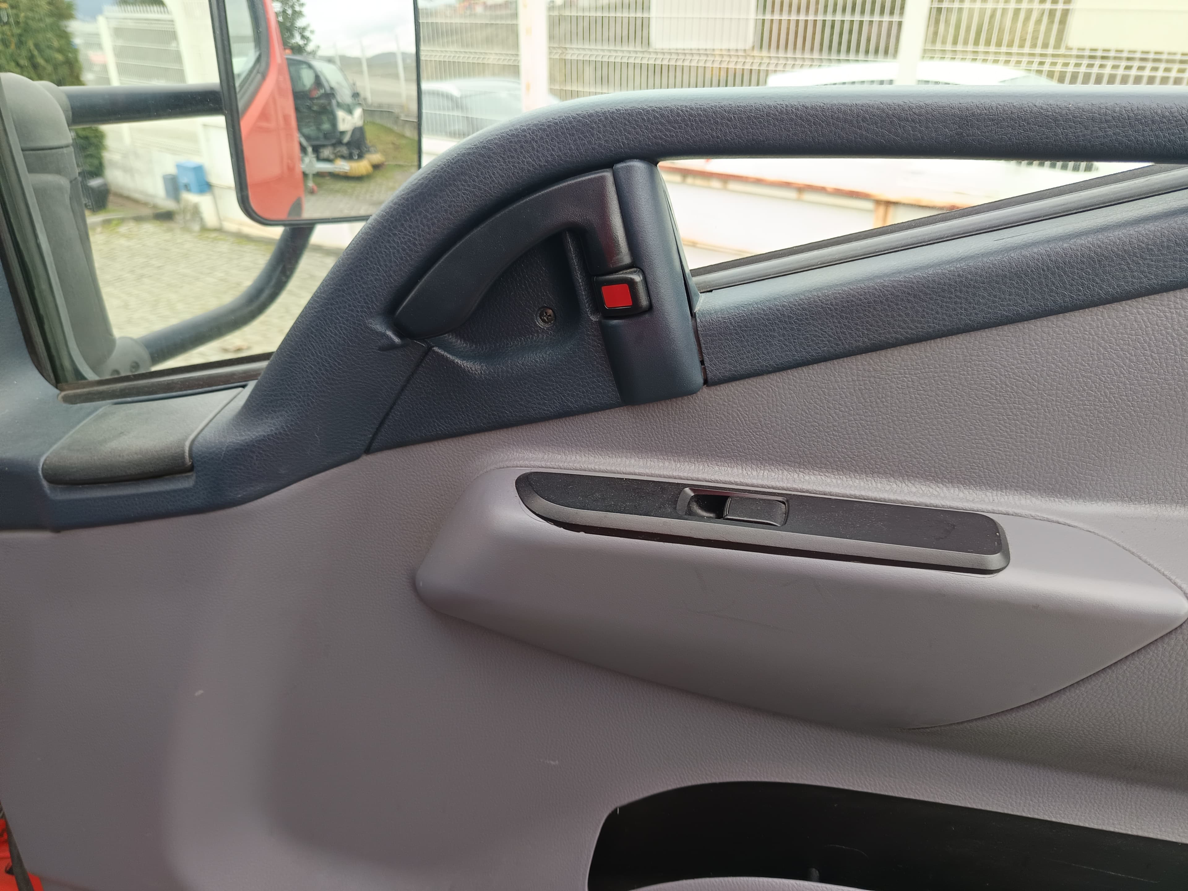 Mitsubishi Canter 7C18 · Ano 2012 — image 18
