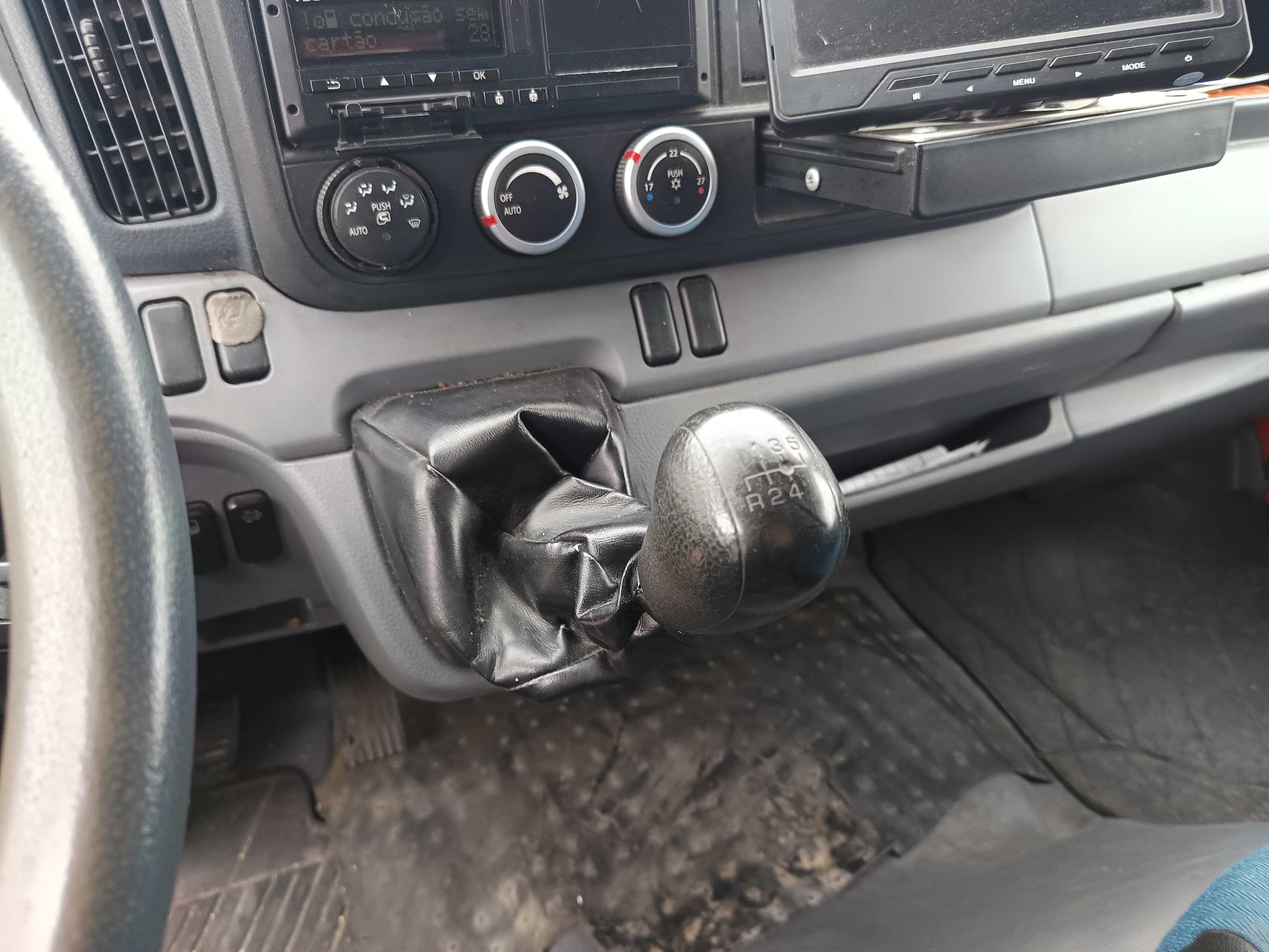 Mitsubishi Canter 7C18 · Ano 2012 — image 33