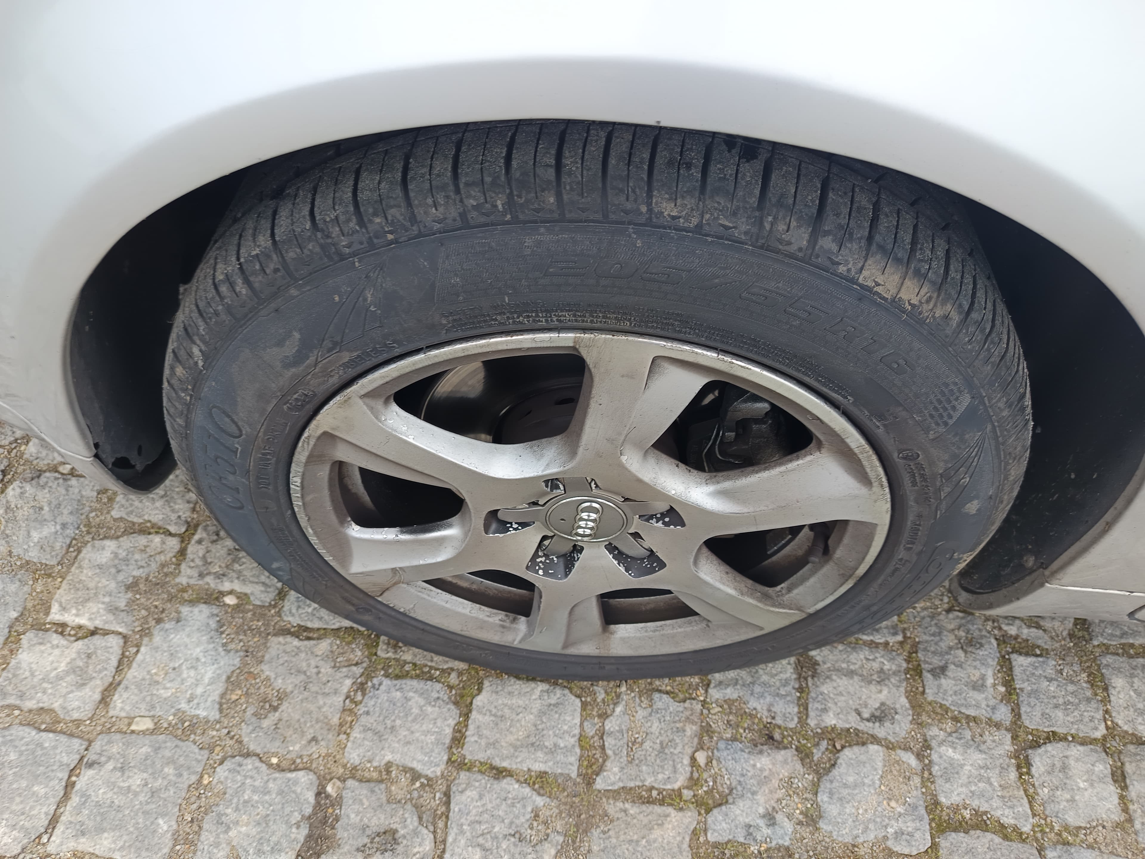 Audi A4 · Ano 2001 — imagen 14