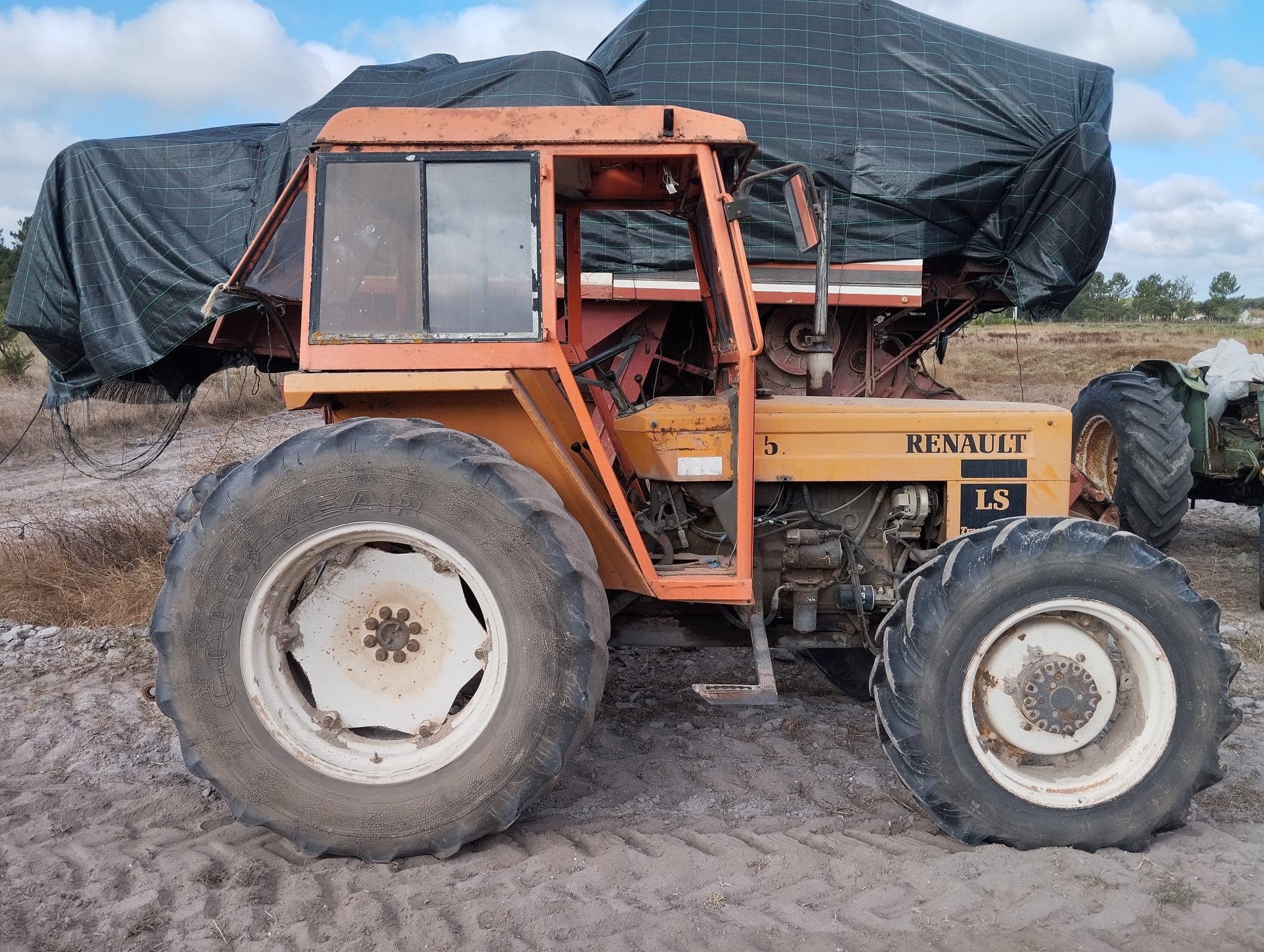Trator Agrícola Renault LS — image 2