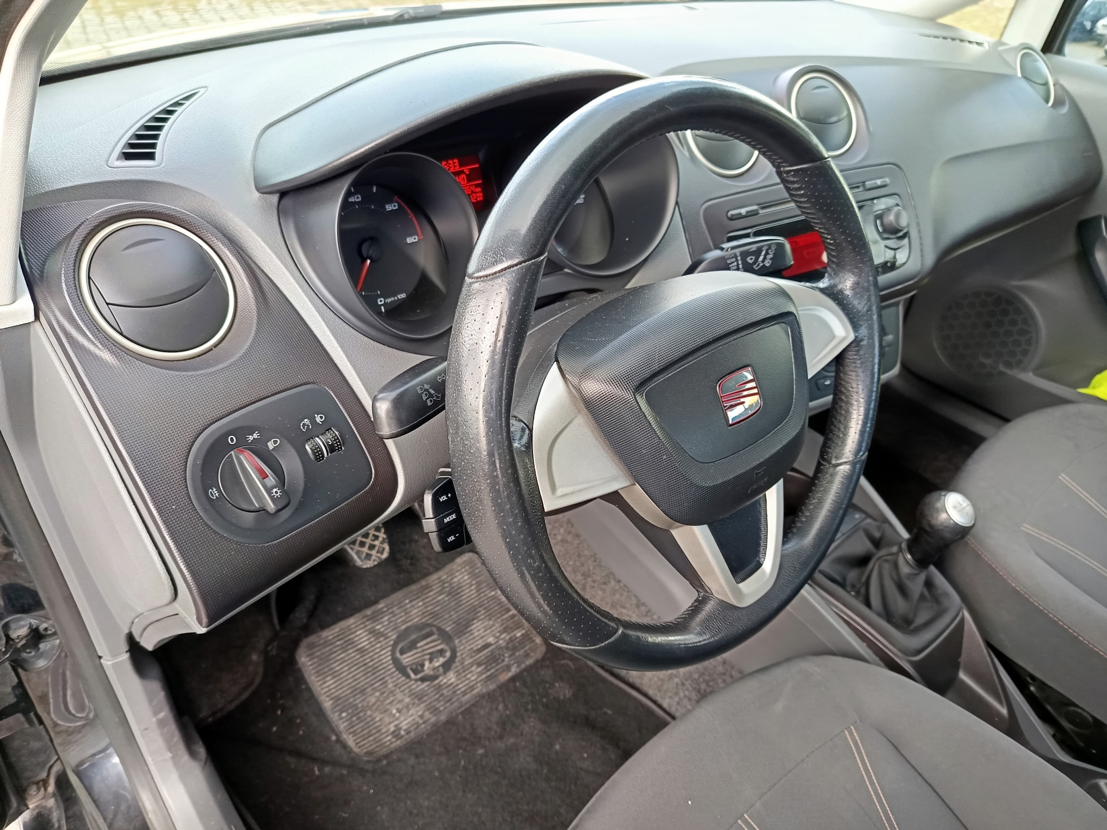 Seat Ibiza · Ano 2010 — imagen 31