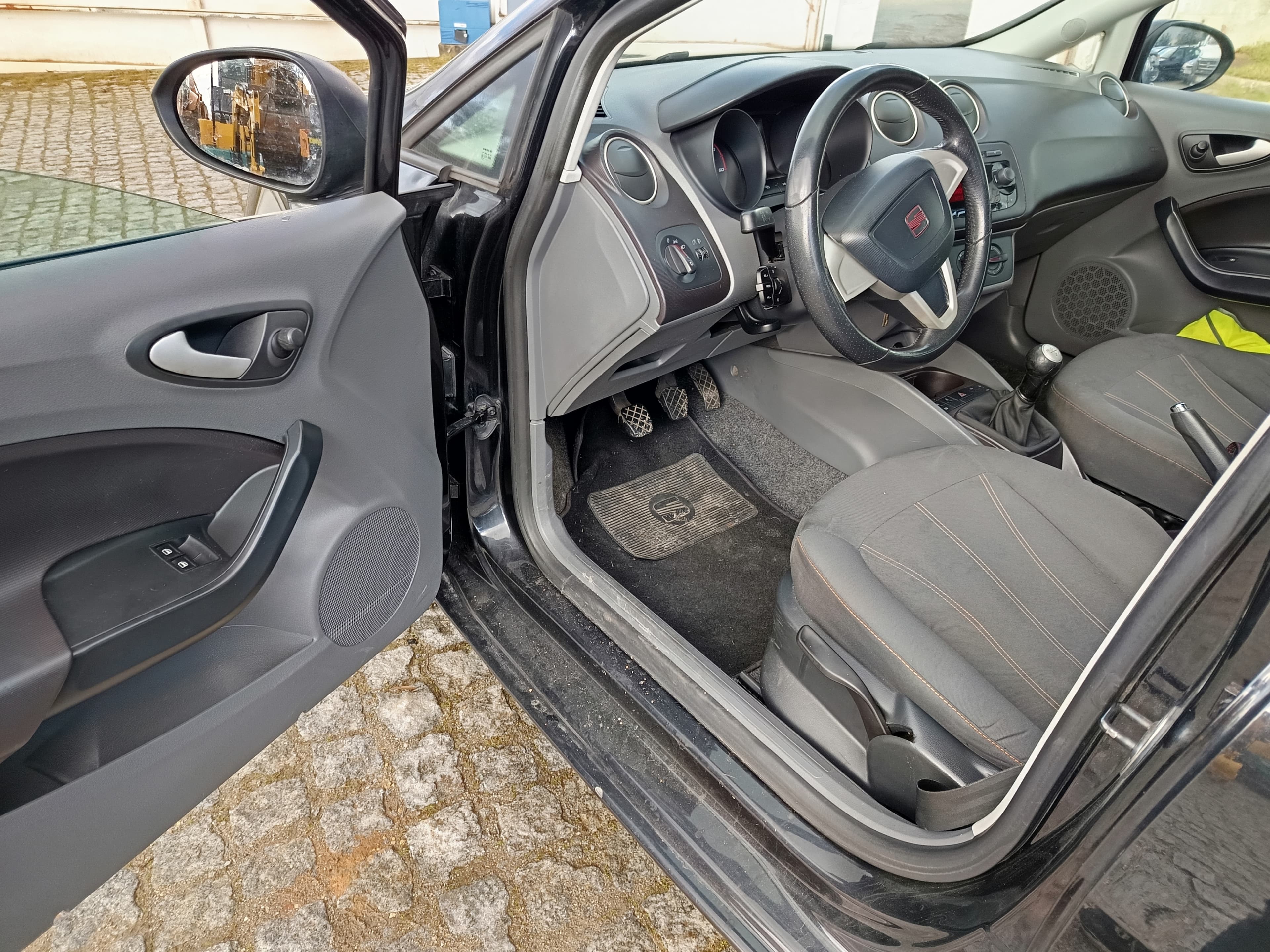 Seat Ibiza · Ano 2010 — imagen 27