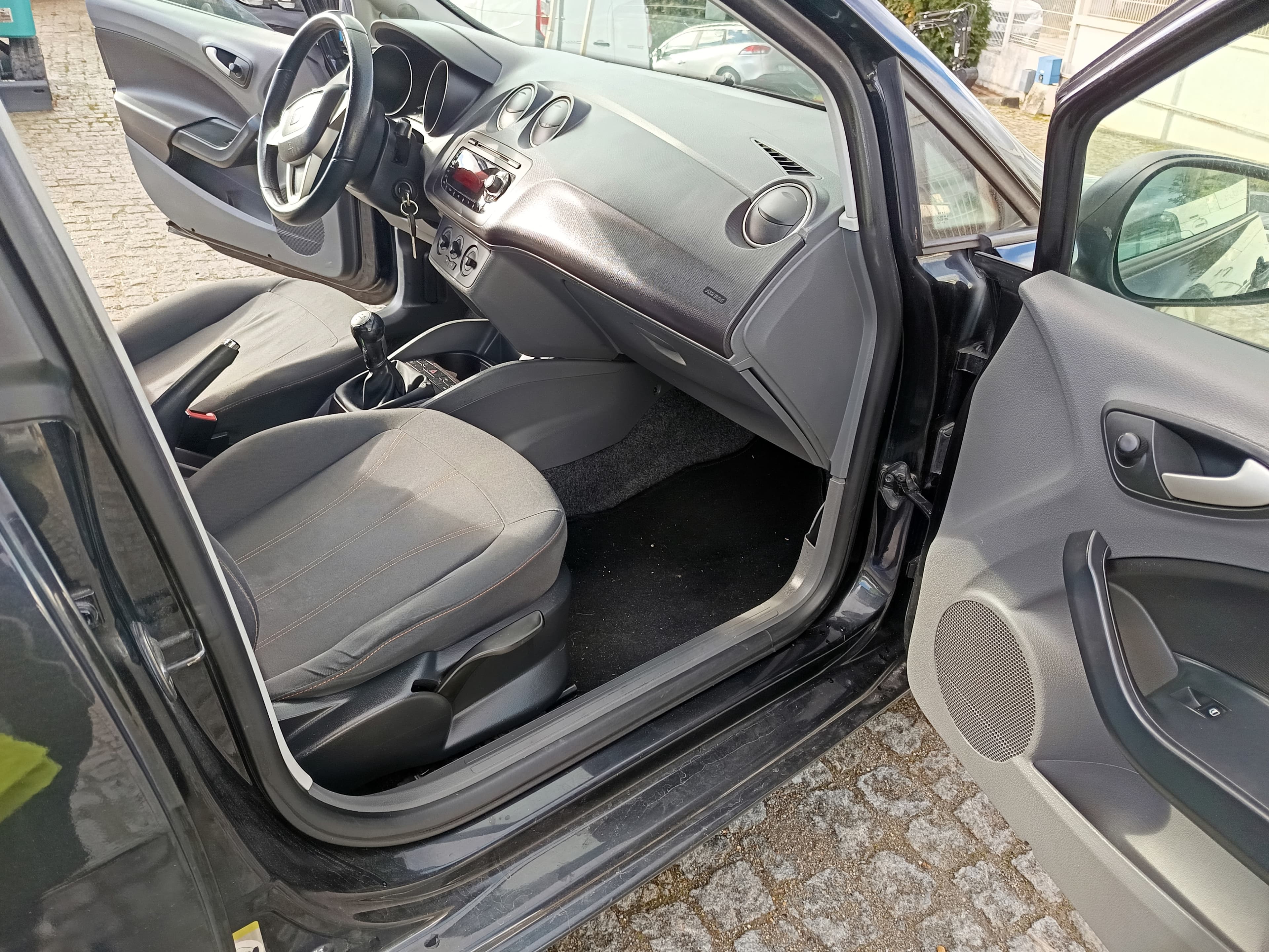 Seat Ibiza · Ano 2010 — imagen 21