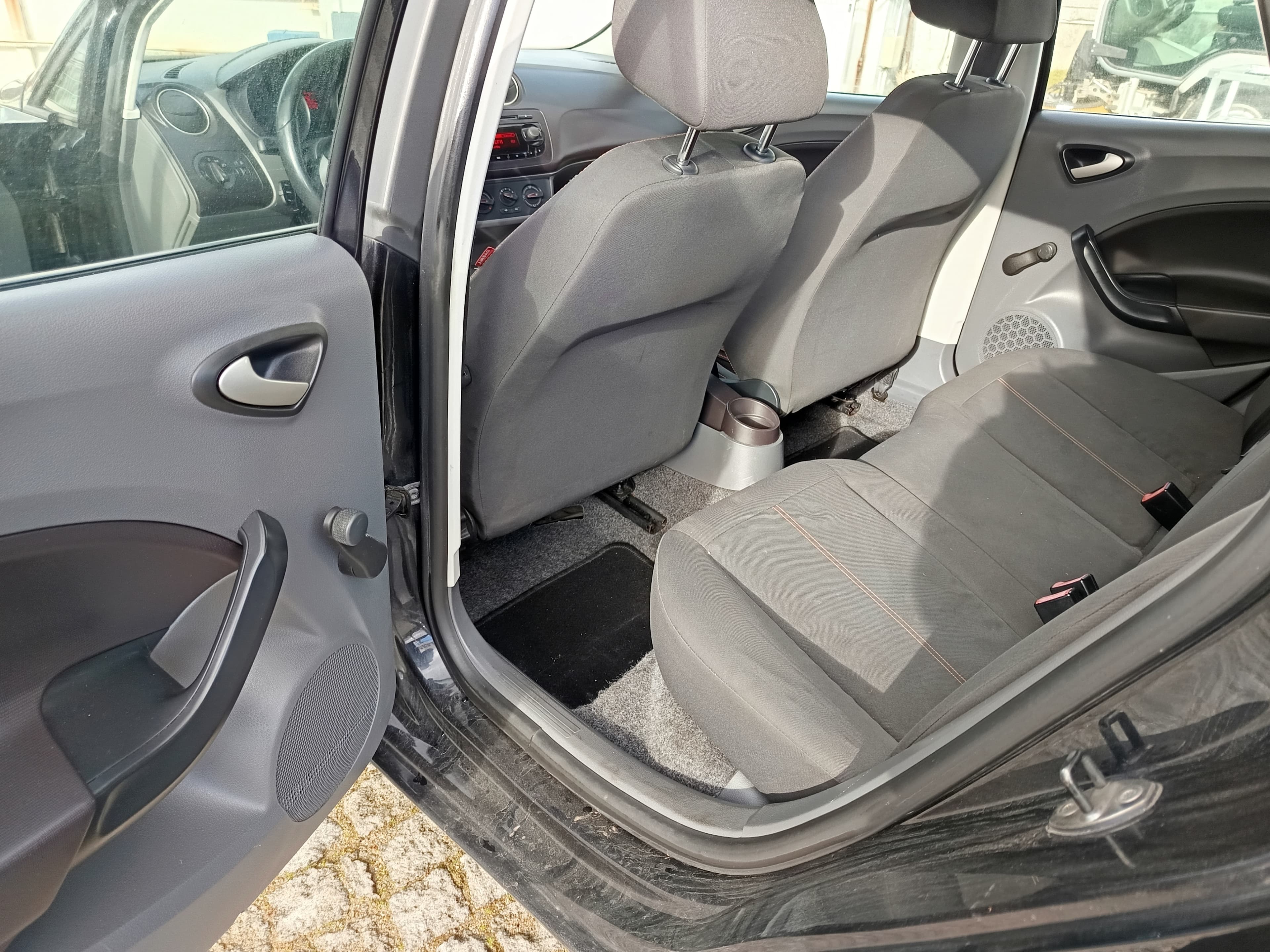 Seat Ibiza · Ano 2010 — imagen 24