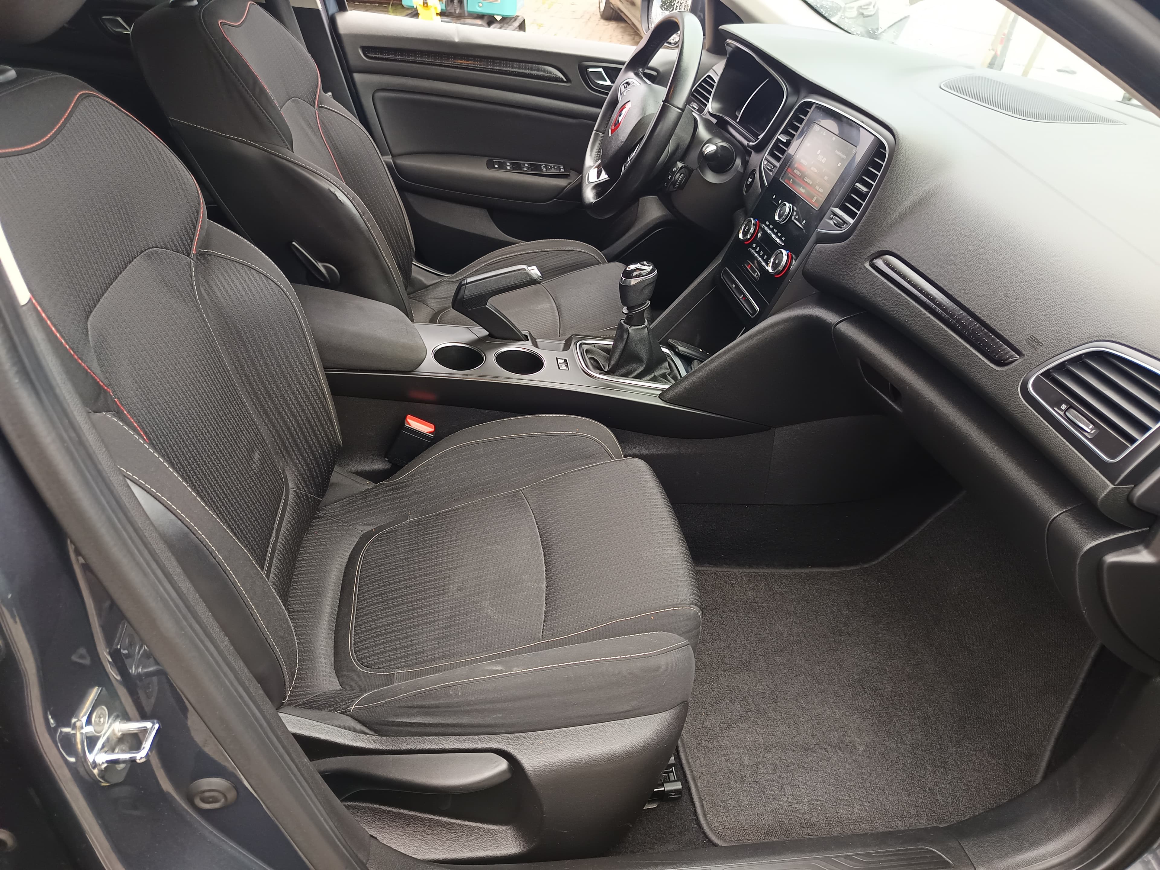 Renault Mégane · Ano 2018 — image 27