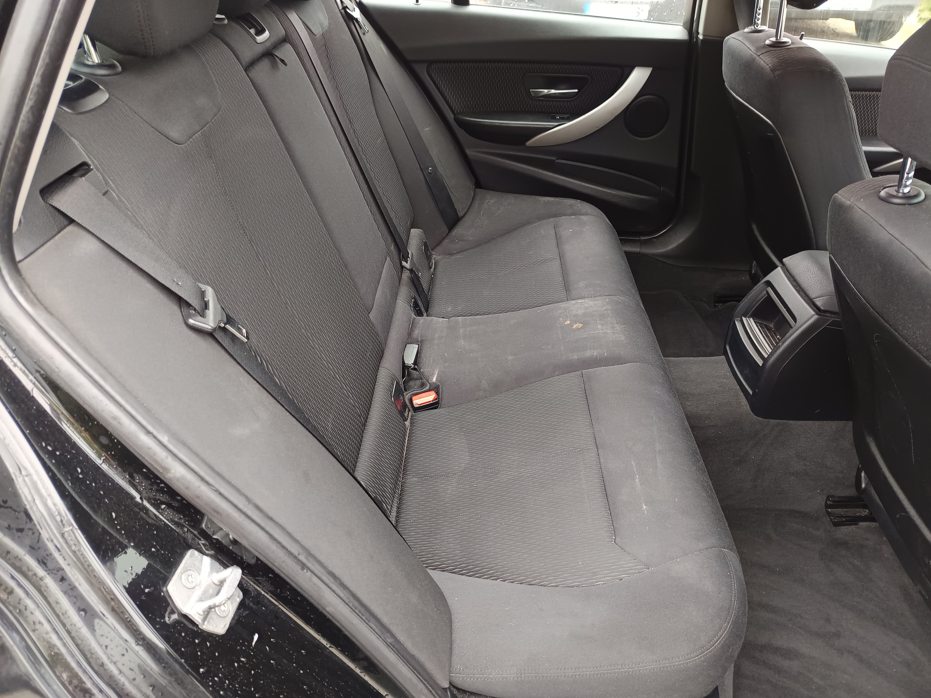 BMW 318d · Ano 2014 — image 20