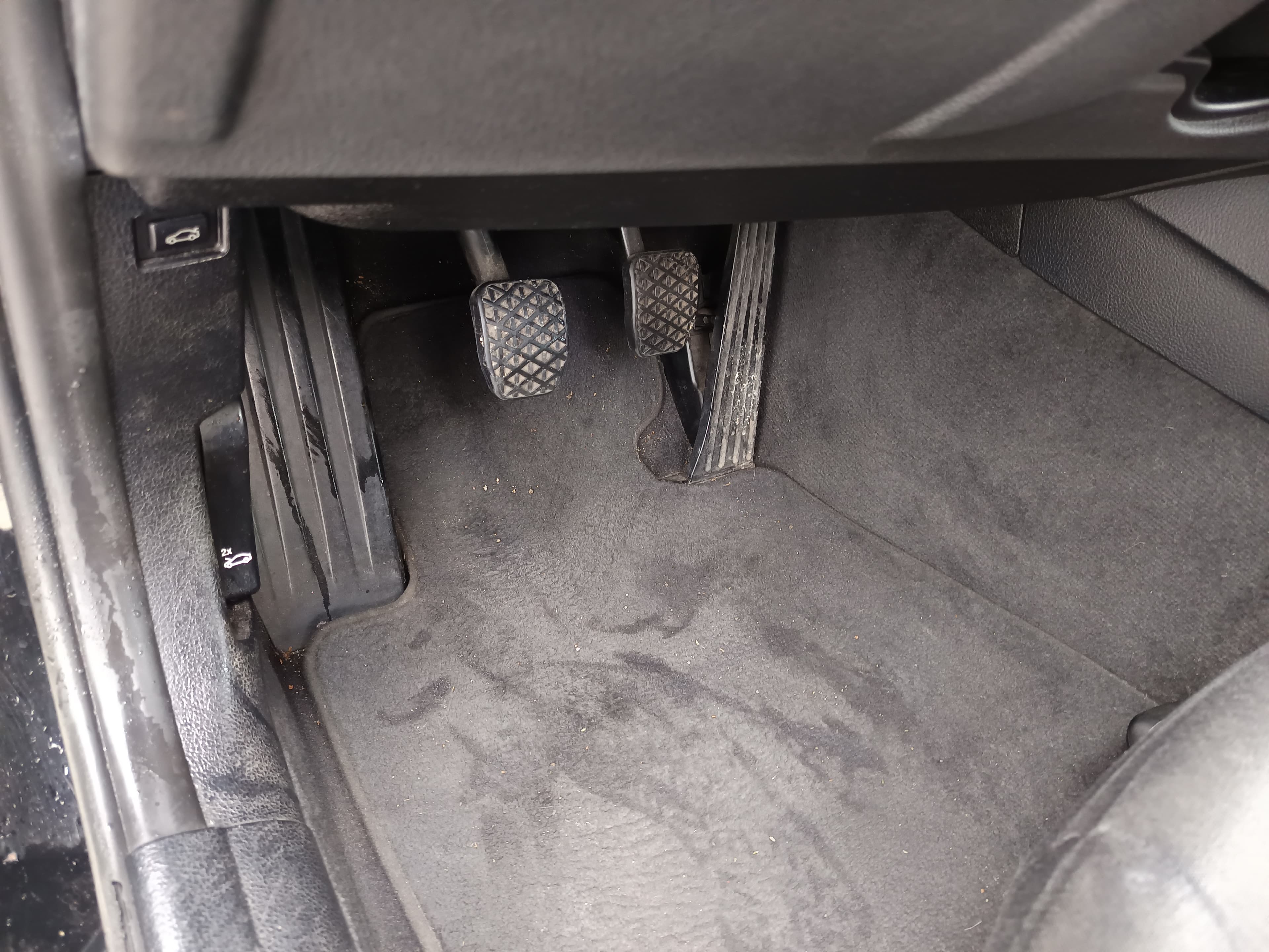 BMW 318d · Ano 2014 — image 28
