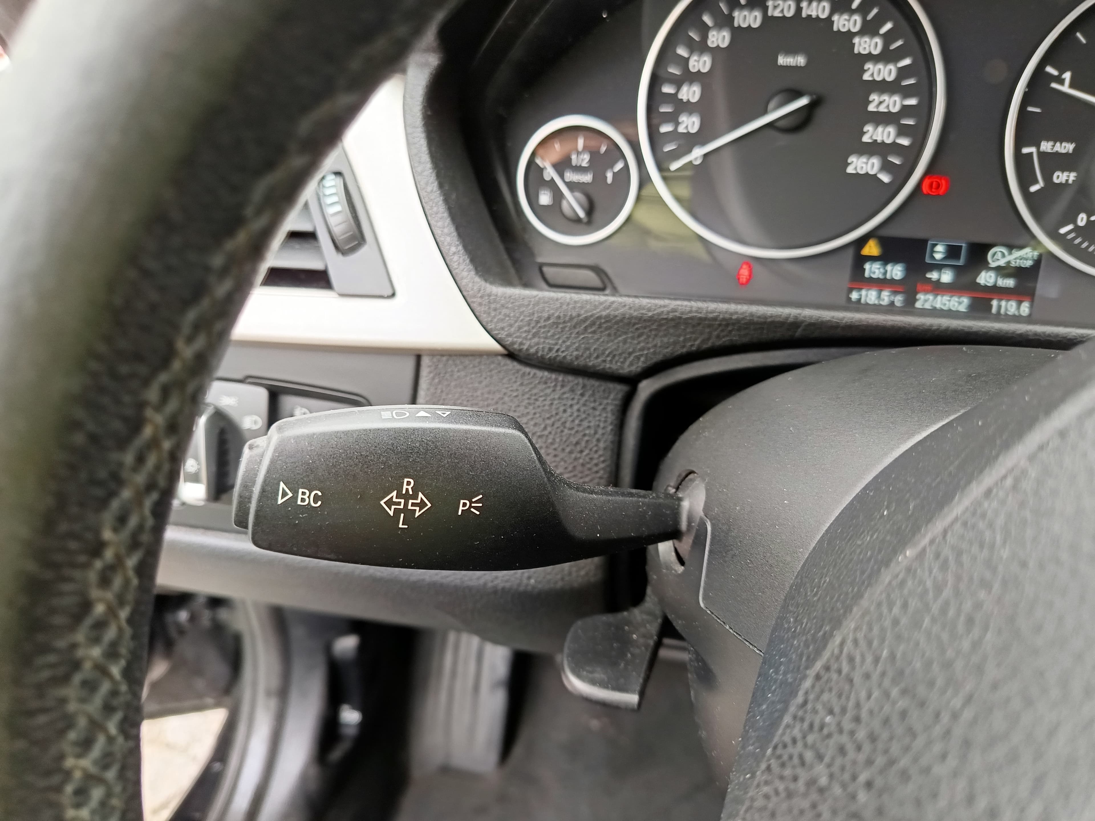 BMW 318d · Ano 2014 — image 44