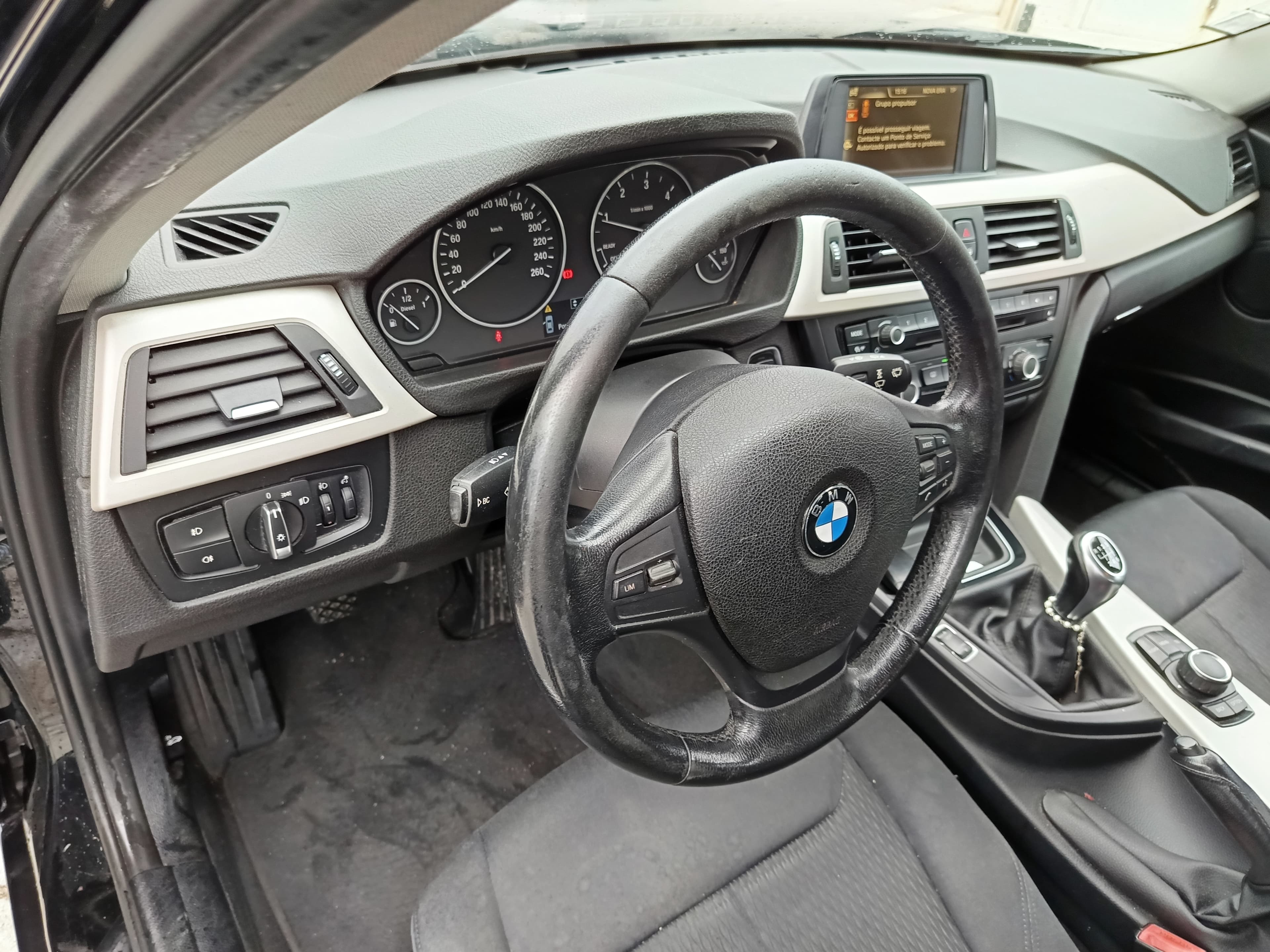 BMW 318d · Ano 2014 — image 29