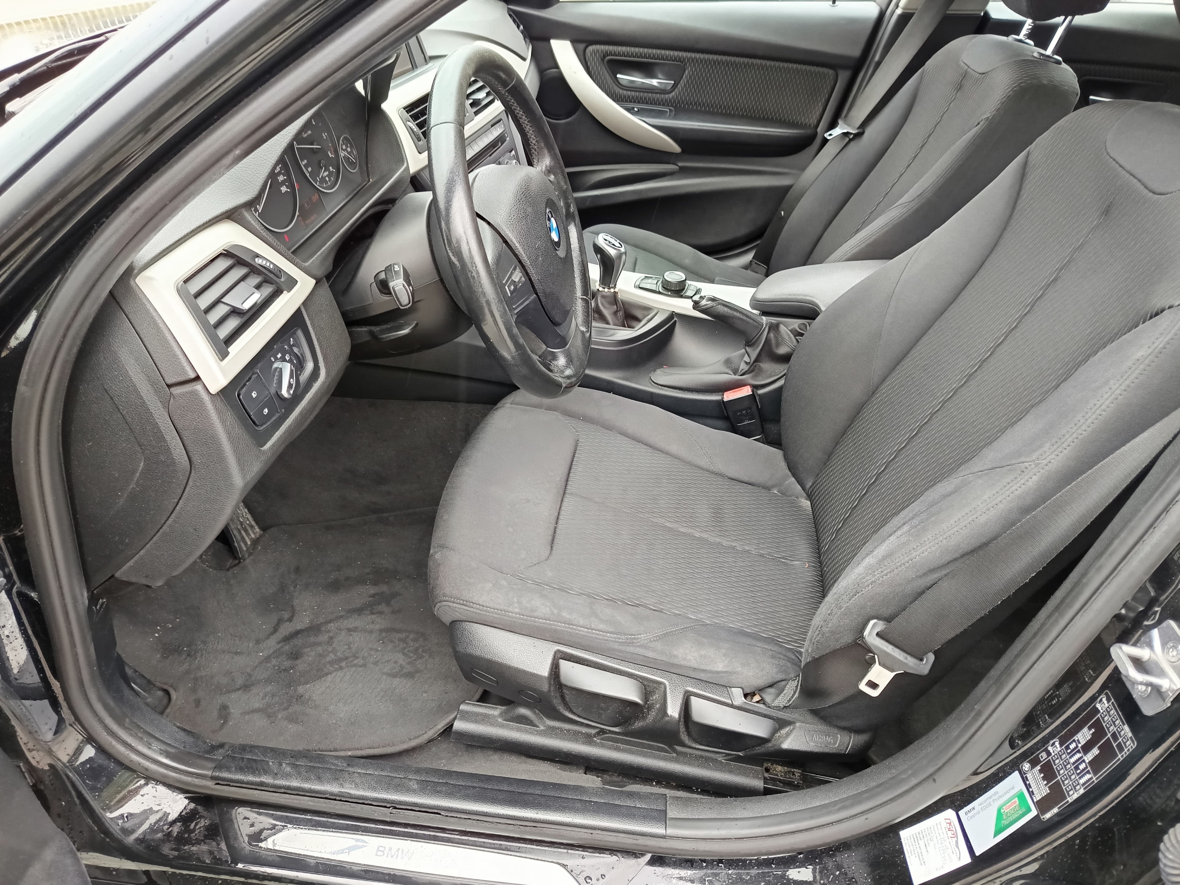 BMW 318d · Ano 2014 — image 37