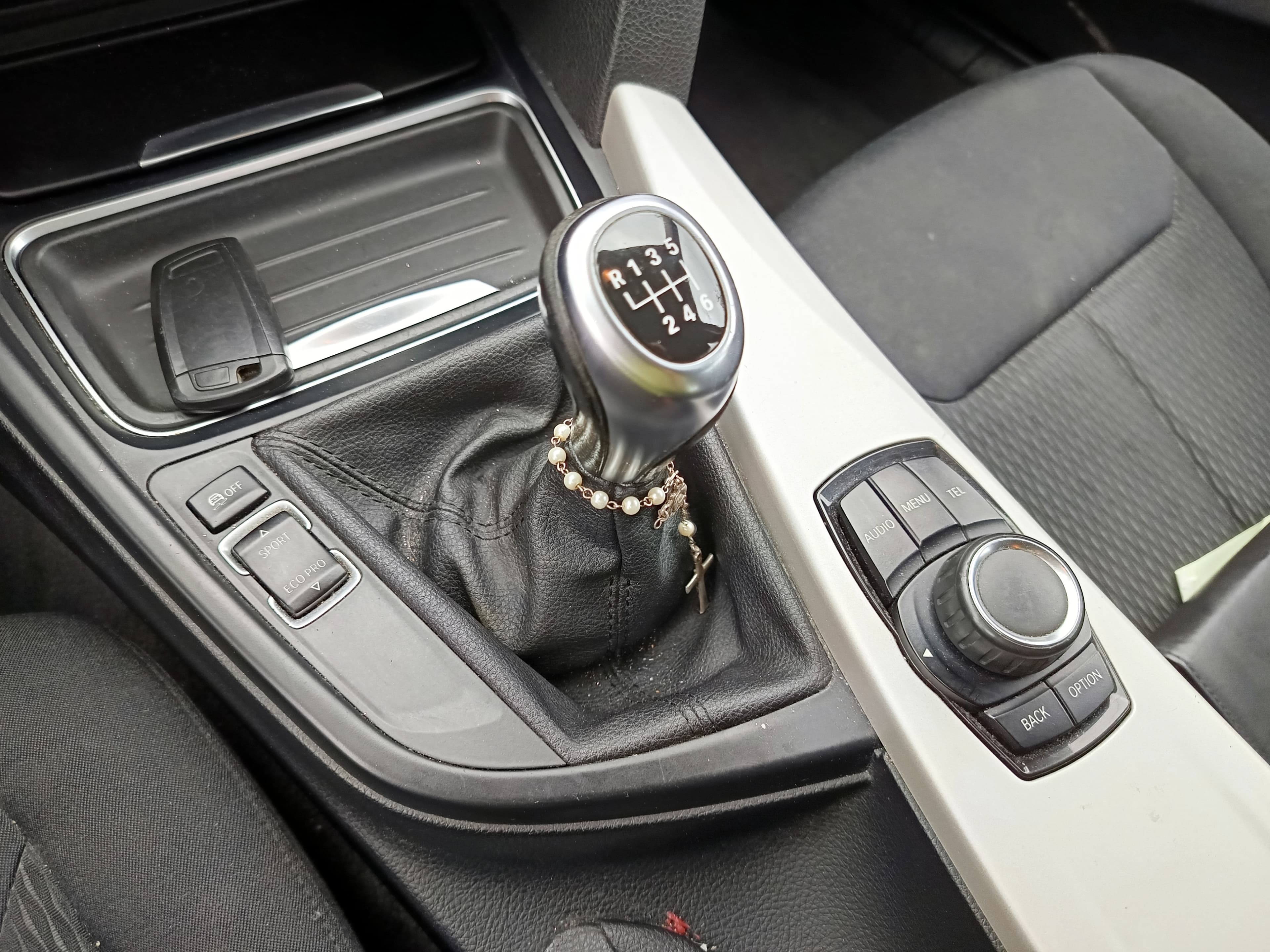 BMW 318d · Ano 2014 — image 40