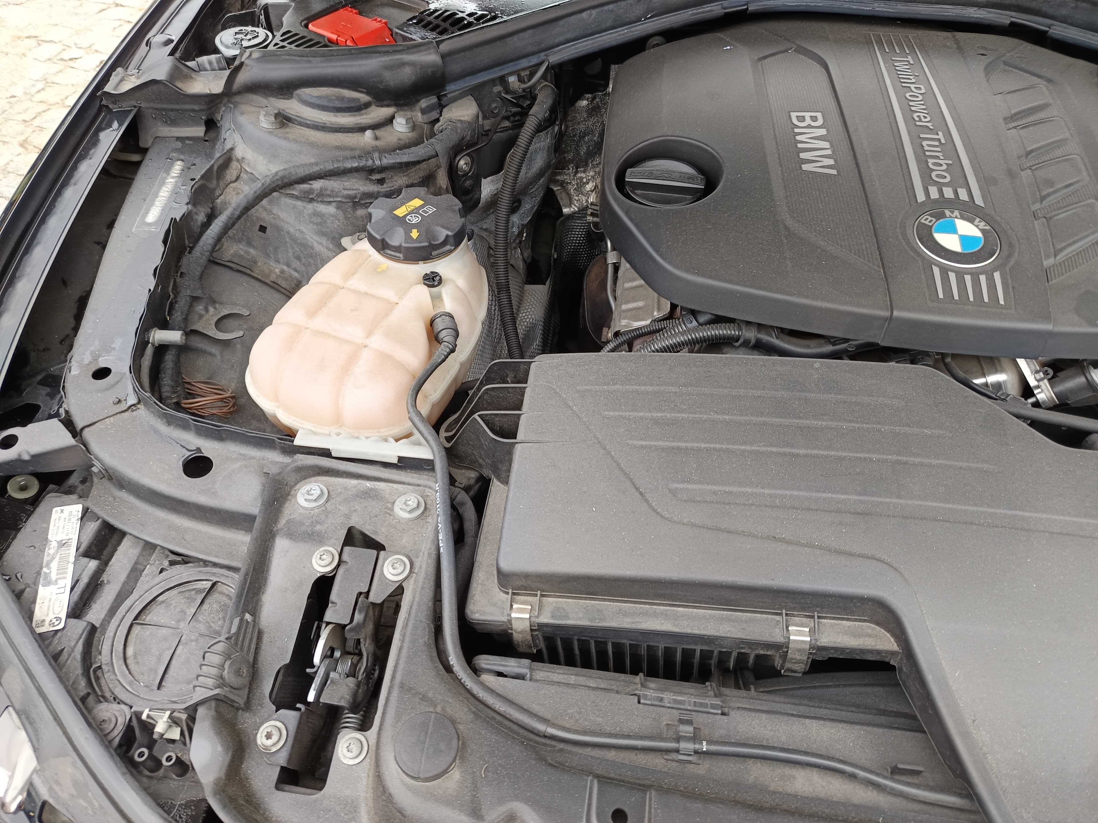 BMW 318d · Ano 2014 — image 24