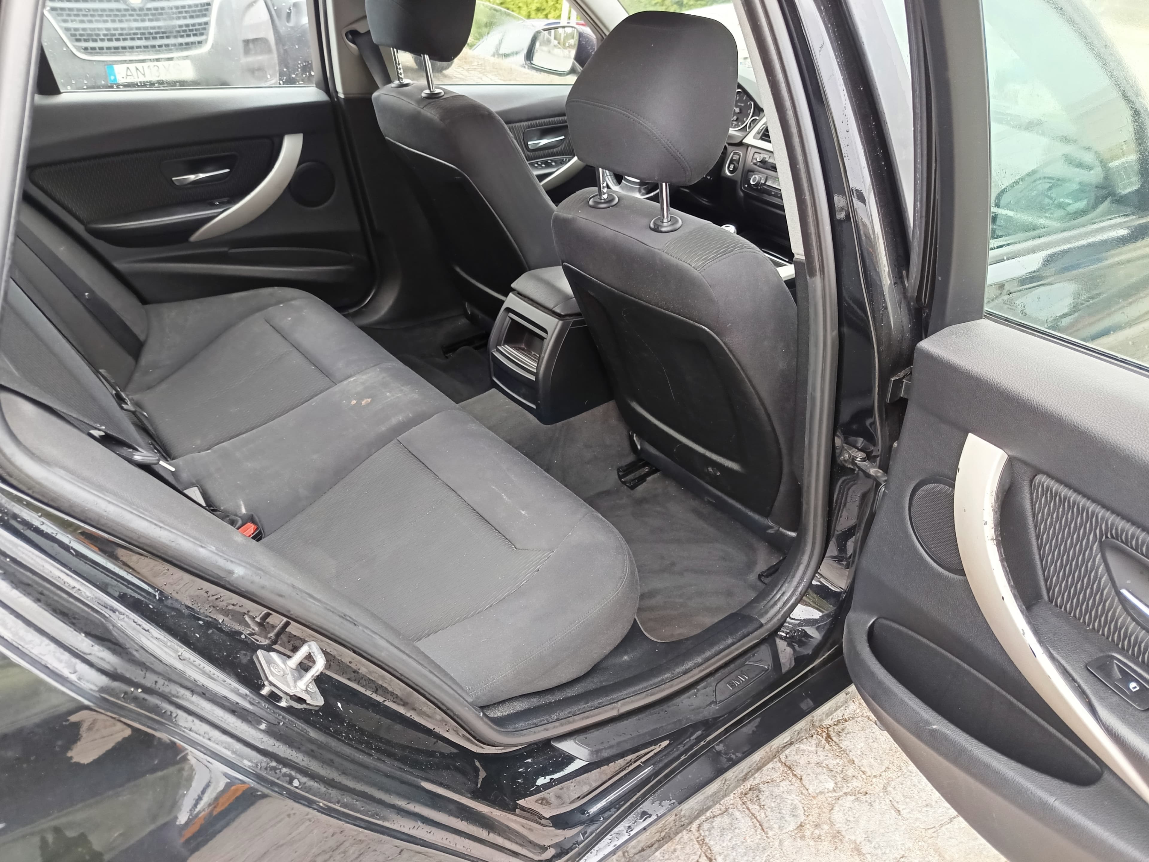 BMW 318d · Ano 2014 — image 18