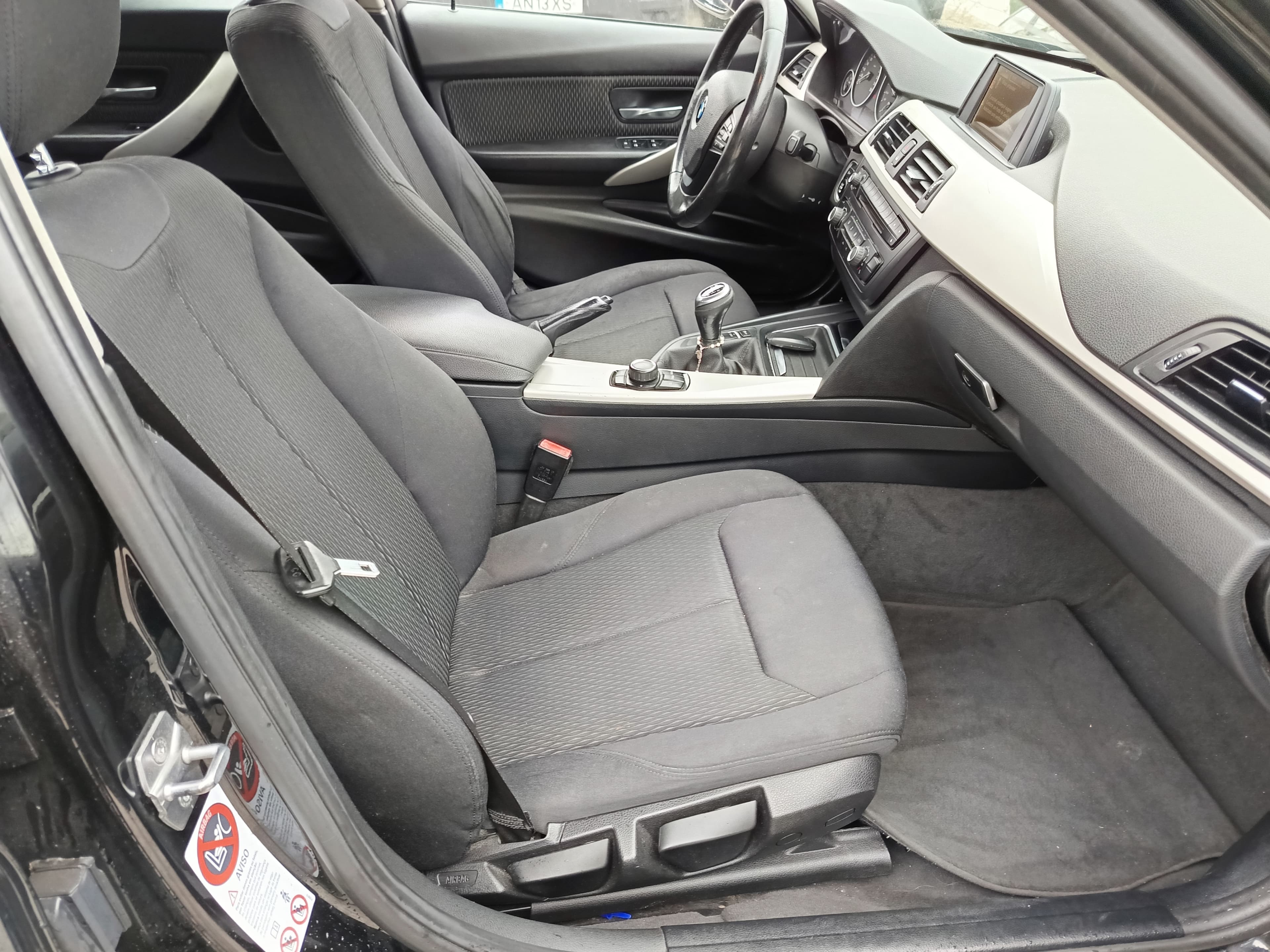 BMW 318d · Ano 2014 — image 23