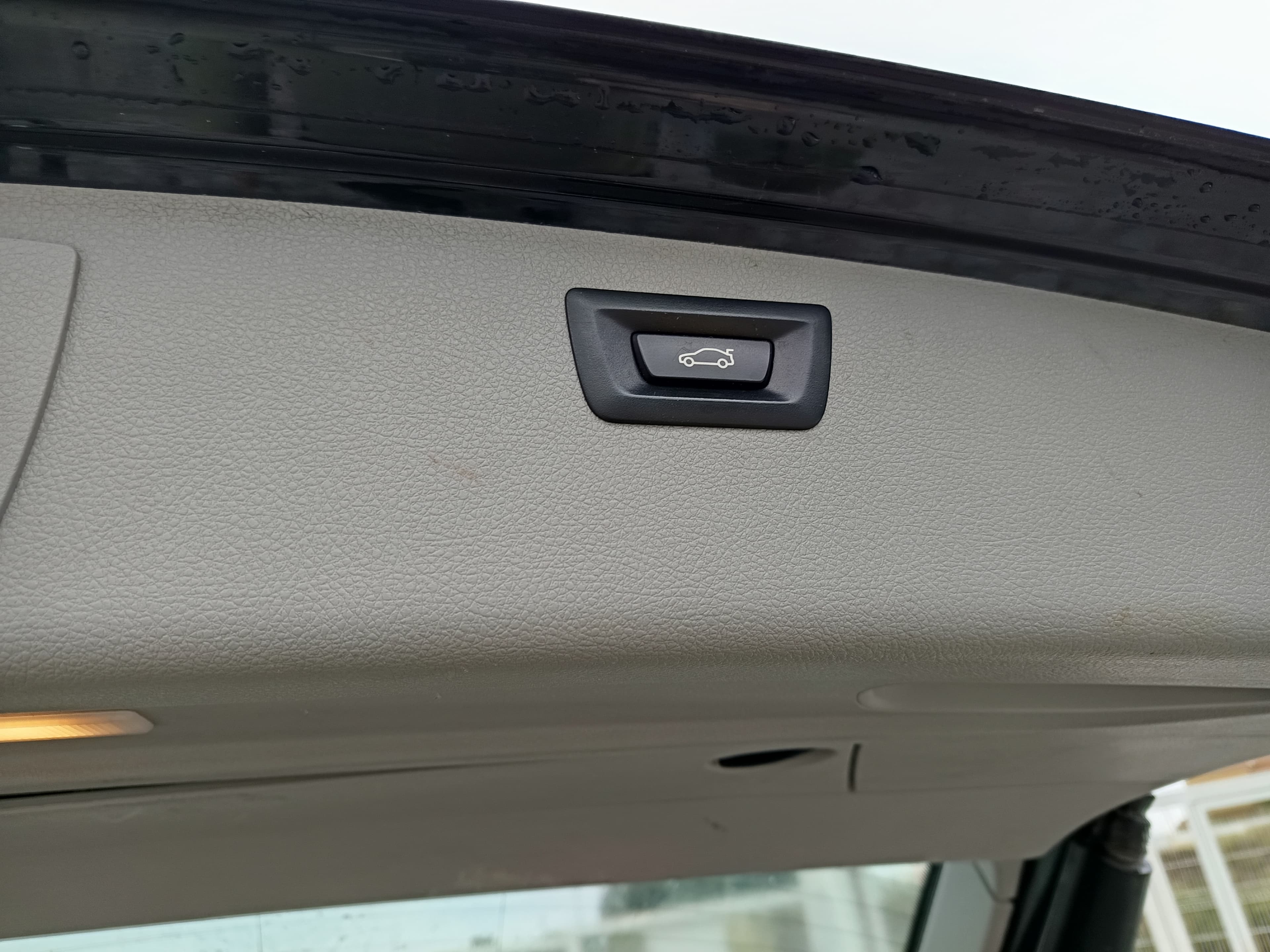 BMW 318d · Ano 2014 — image 27