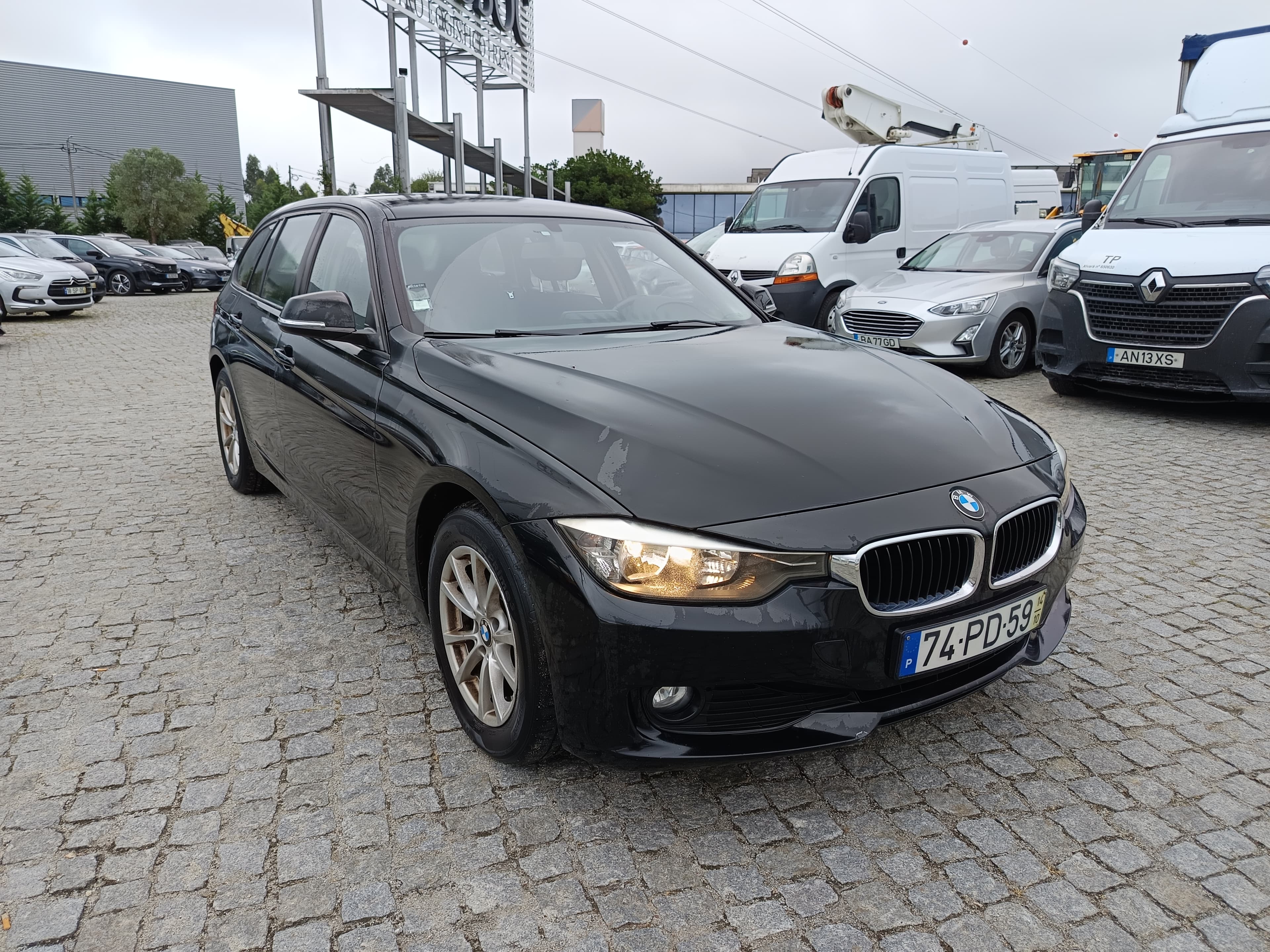 BMW 318d · Ano 2014 — image 2