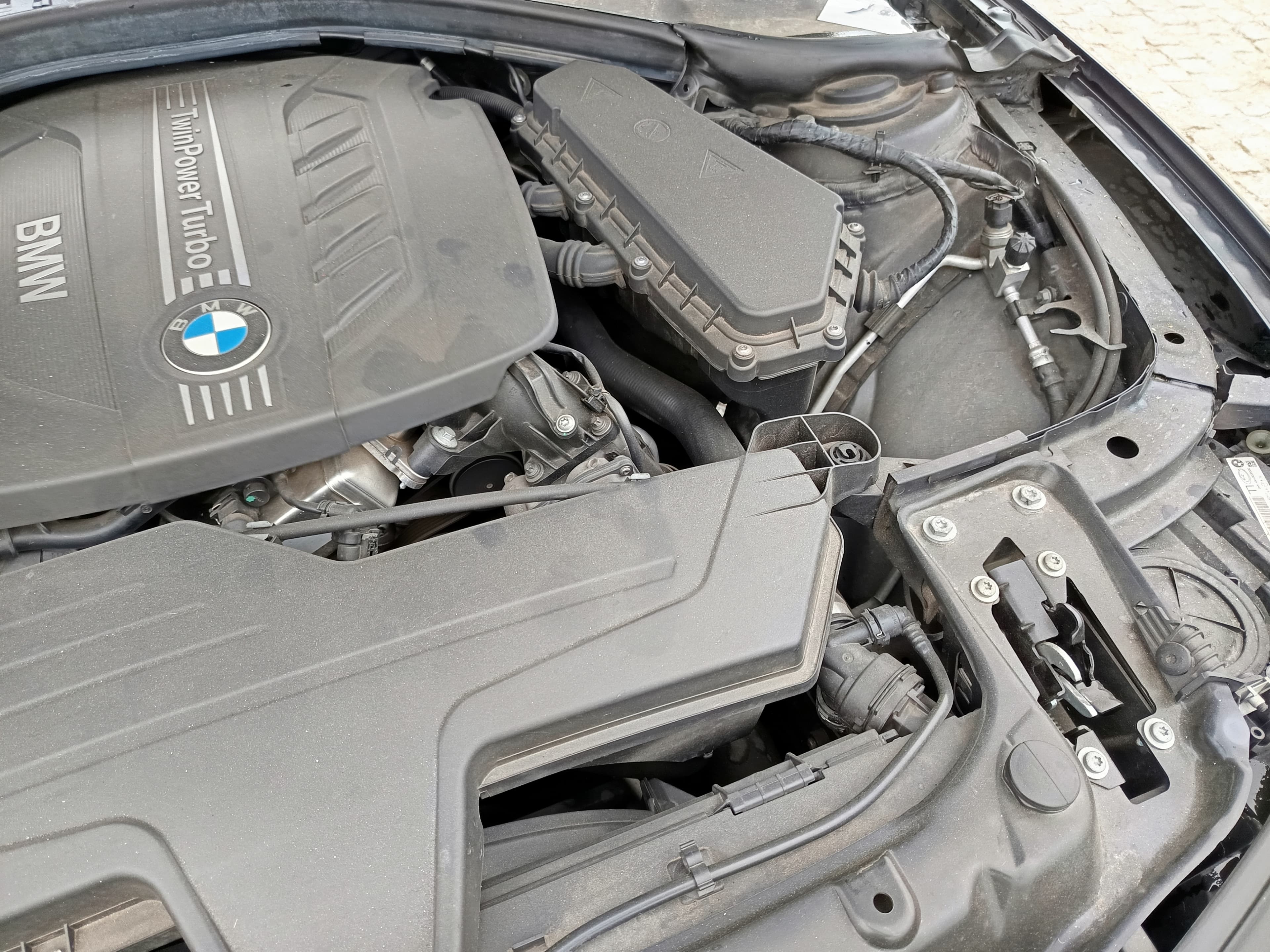 BMW 318d · Ano 2014 — image 25