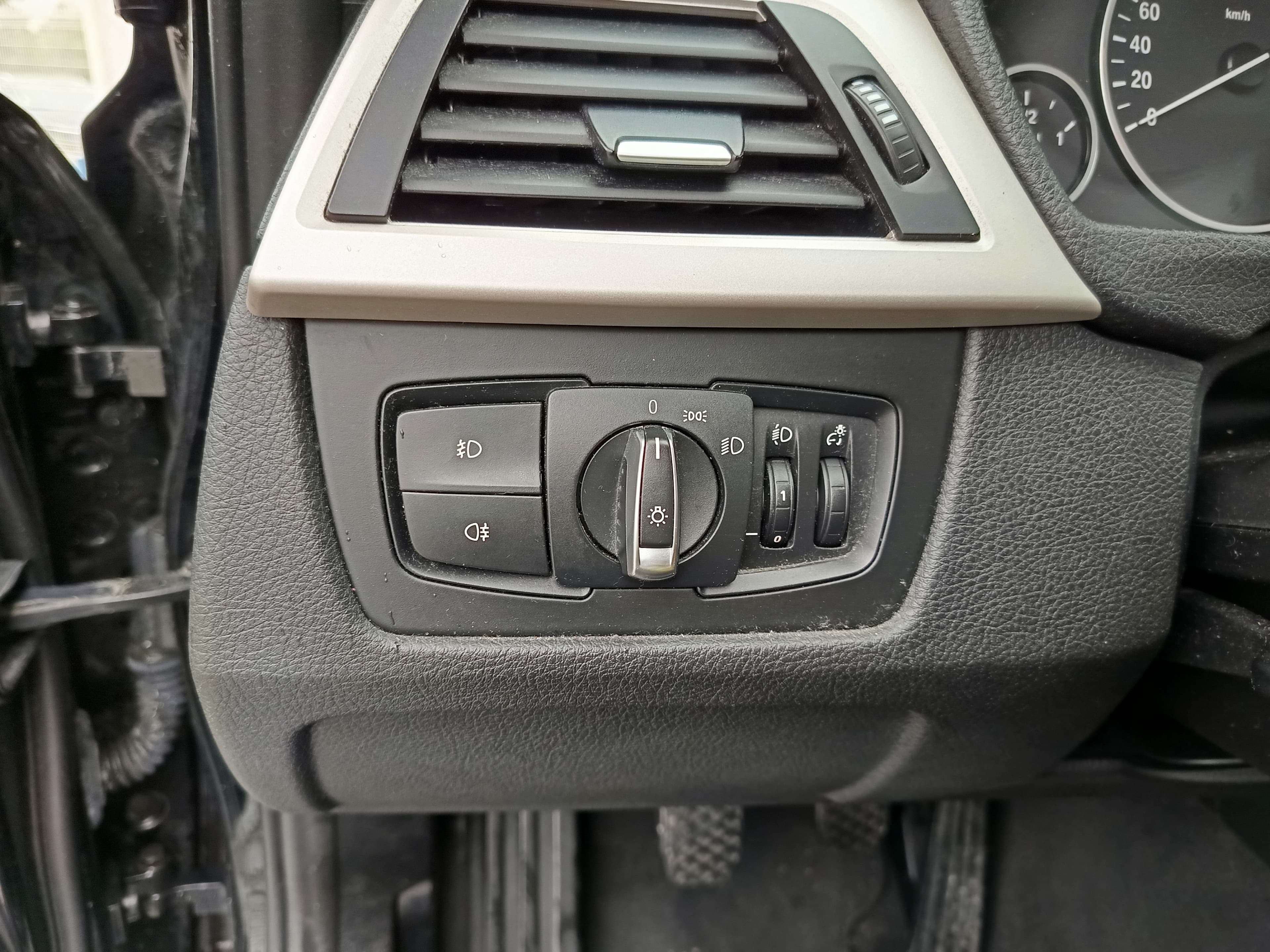 BMW 318d · Ano 2014 — image 45