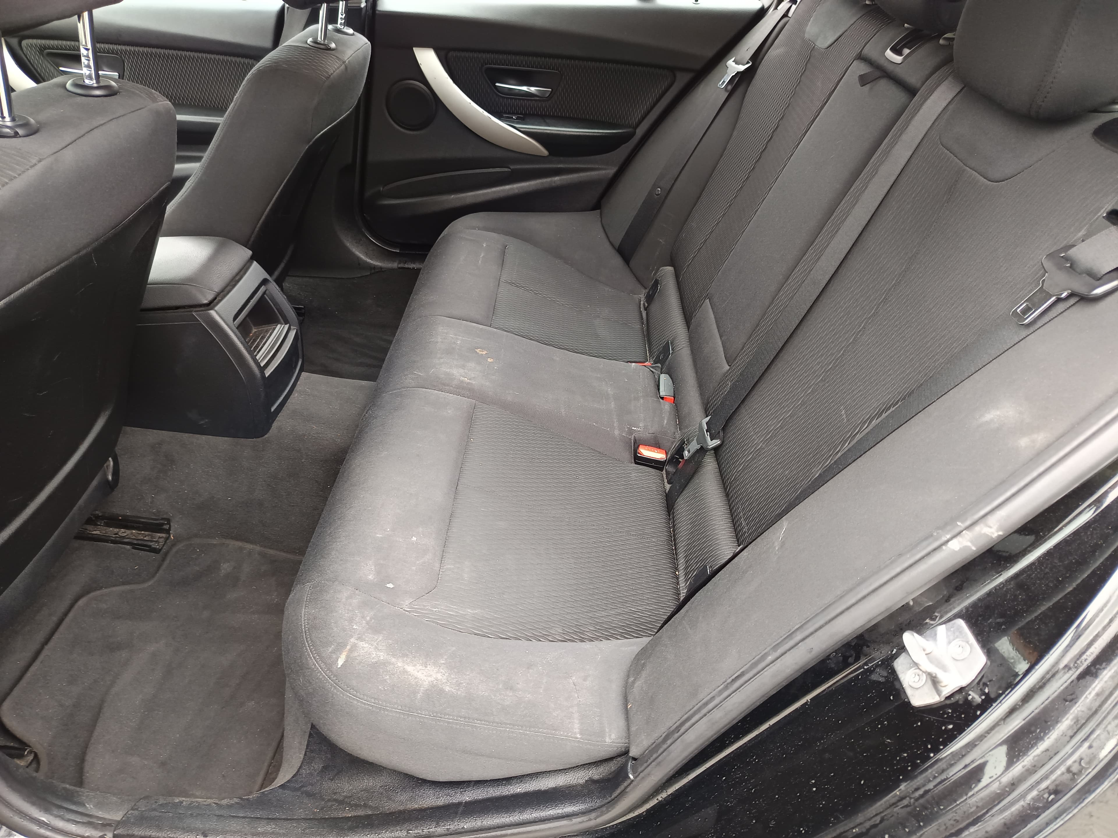 BMW 318d · Ano 2014 — image 34