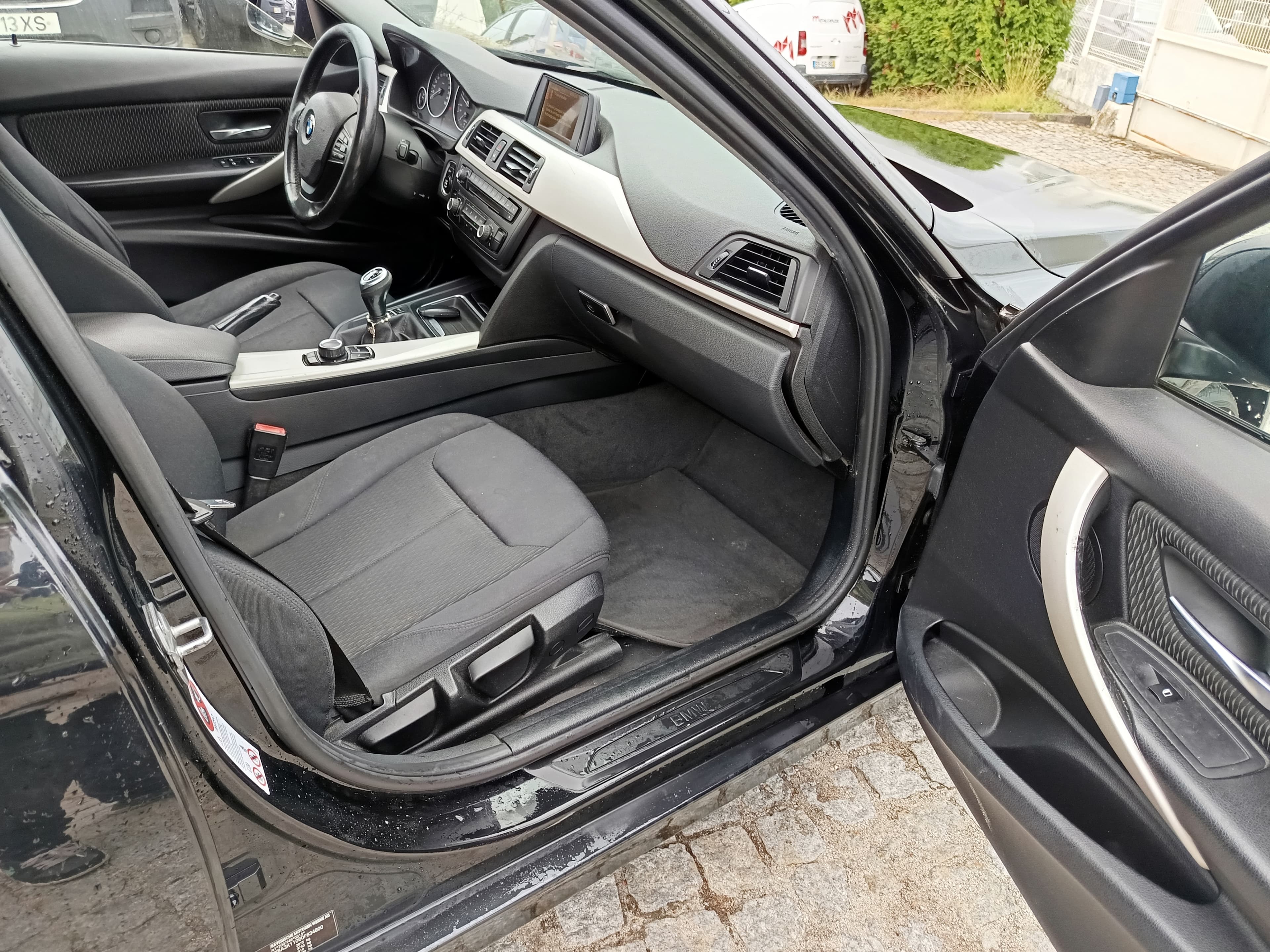 BMW 318d · Ano 2014 — image 21