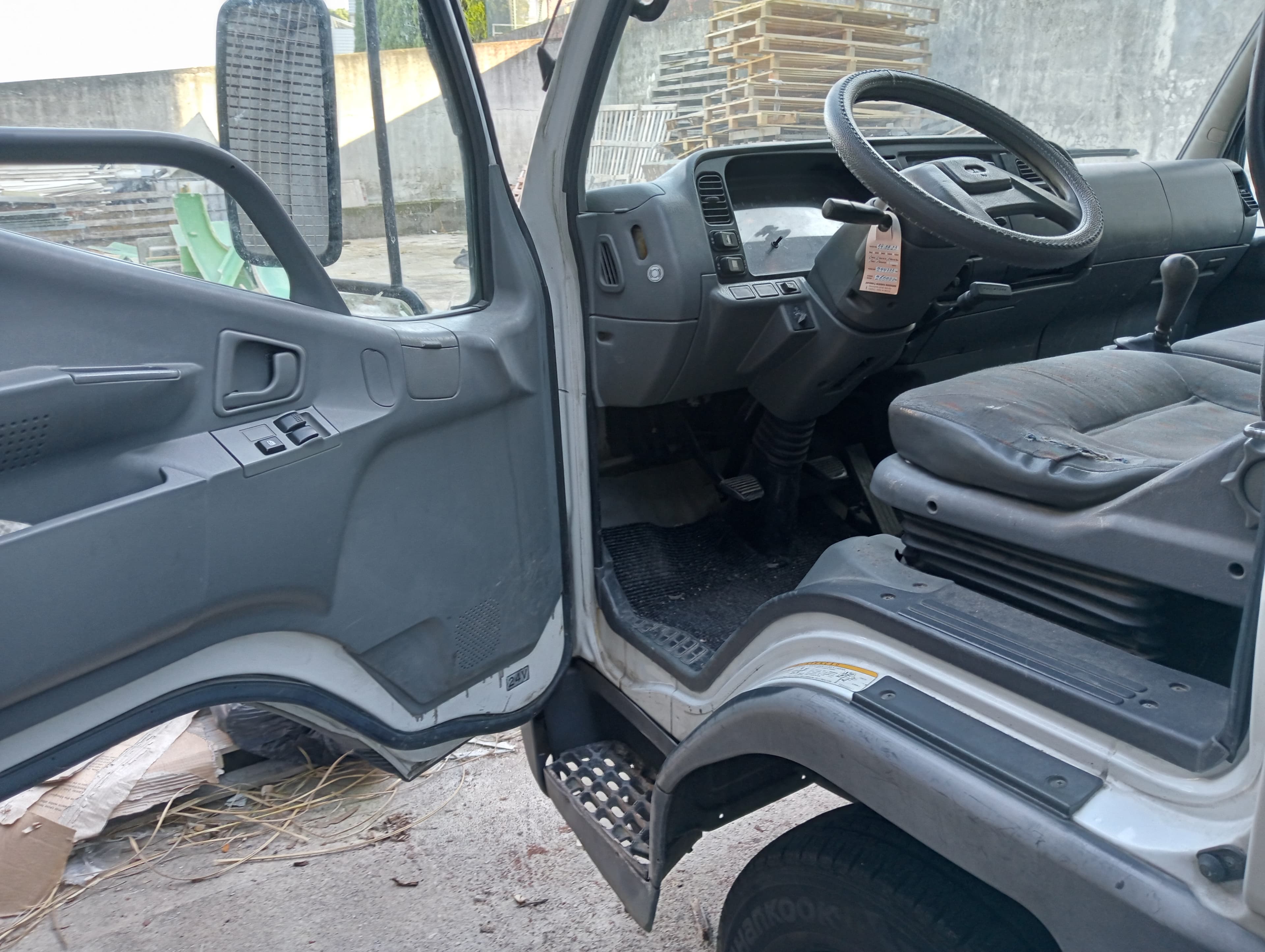Mitsubishi Canter DI-D Turbo · Ano 2002 — imagen 7