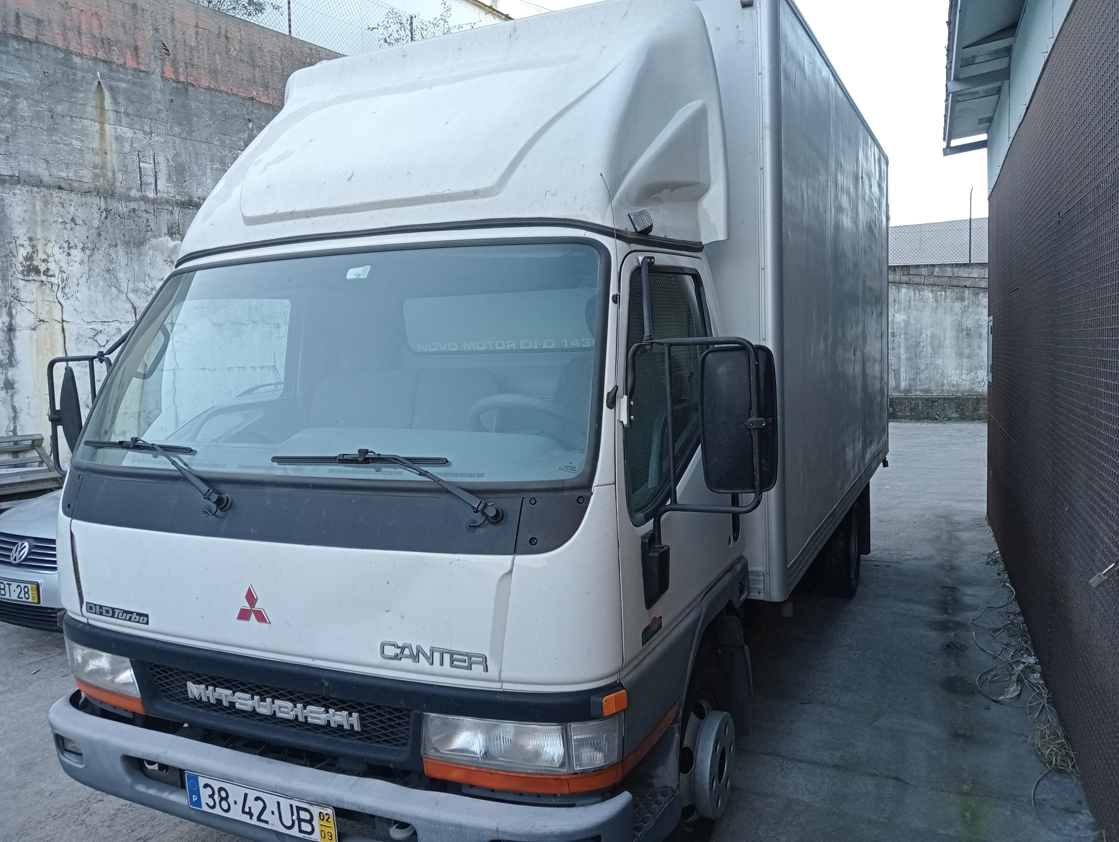 Mitsubishi Canter DI-D Turbo · Ano 2002 — imagen 2