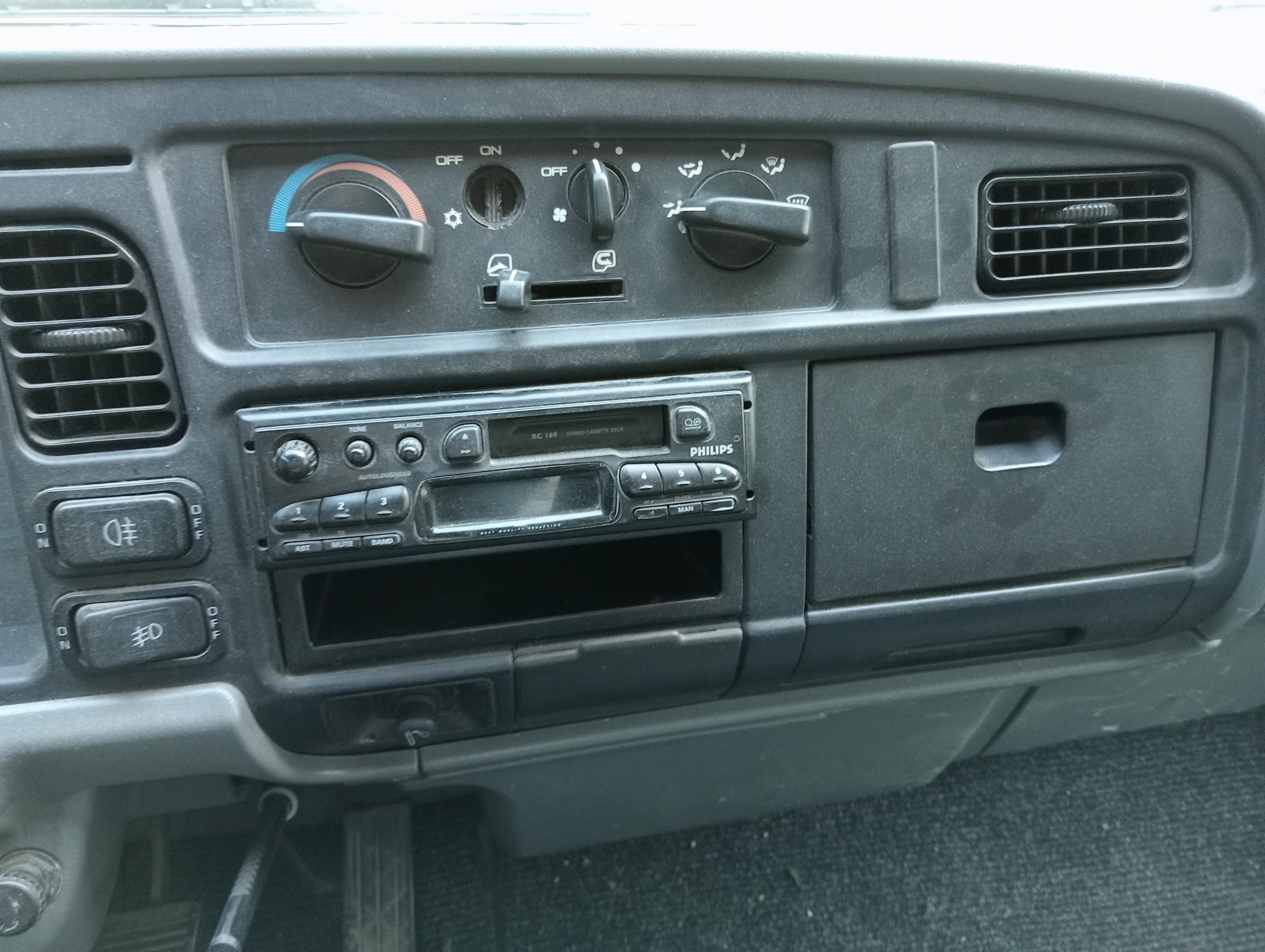 Mitsubishi Canter DI-D Turbo · Ano 2002 — imagen 9