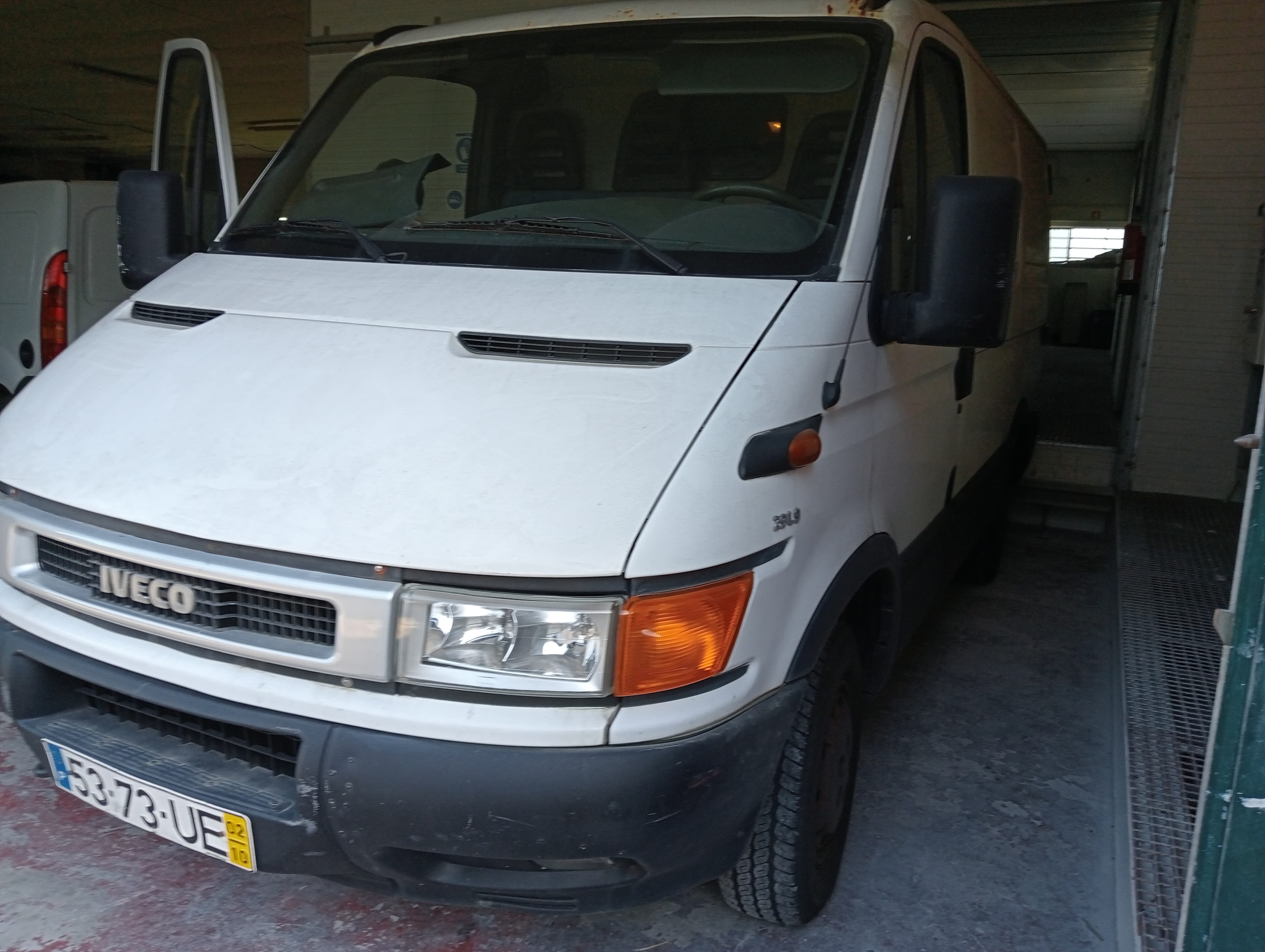 Iveco Daily 29L9 · Ano 2002 — image 2