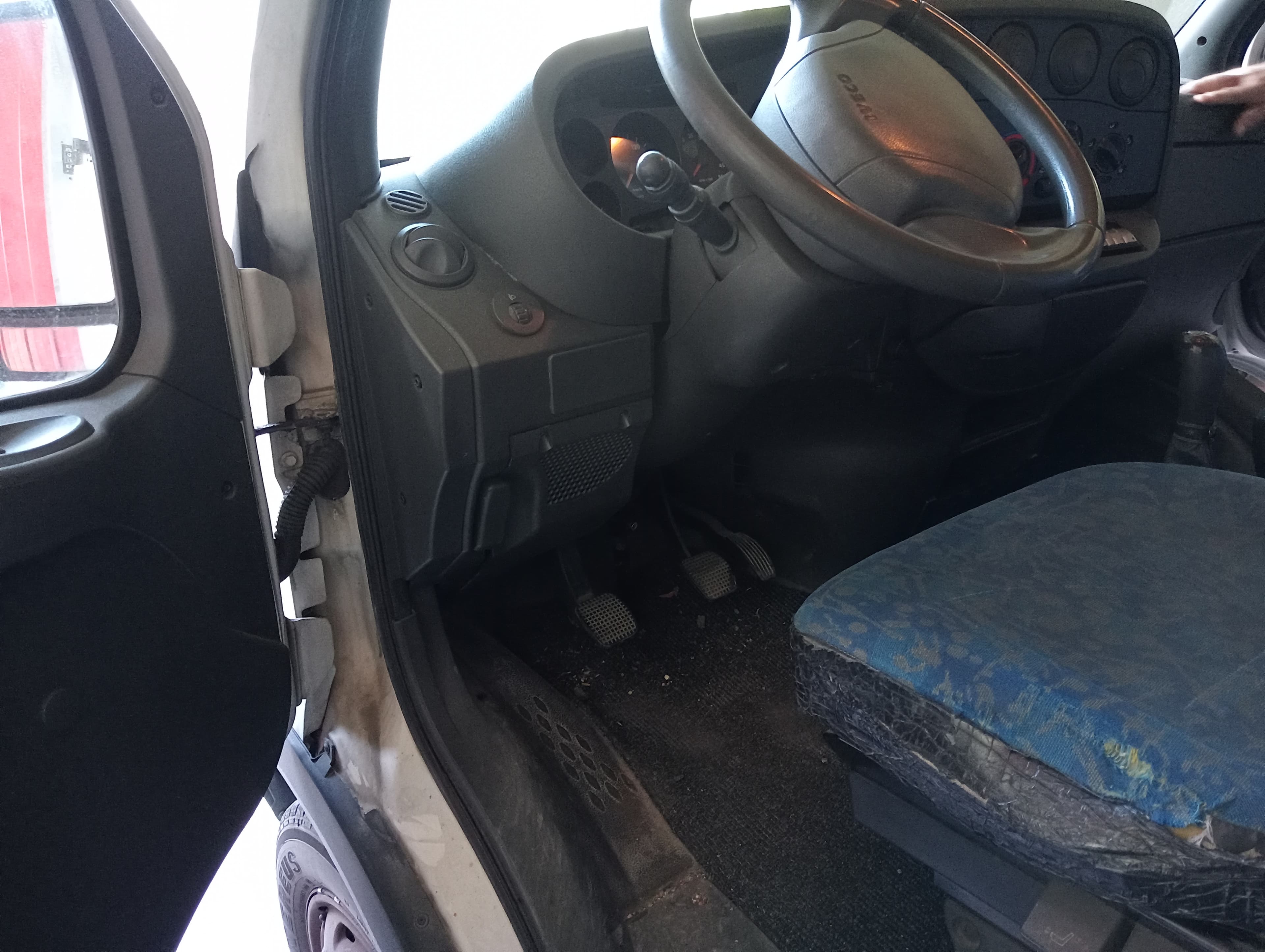 Iveco Daily 29L9 · Ano 2002 — image 7