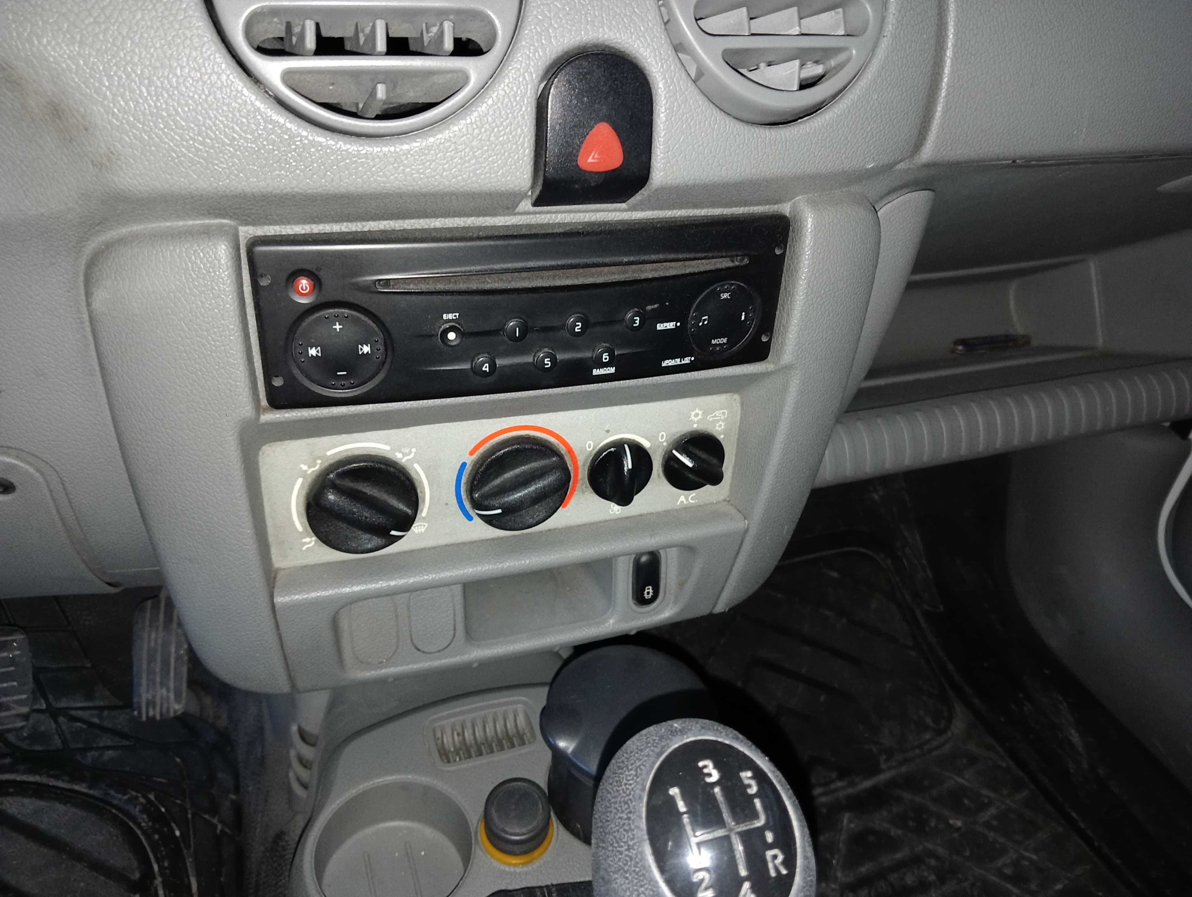Renault Kangoo · Ano 2008 — image 10