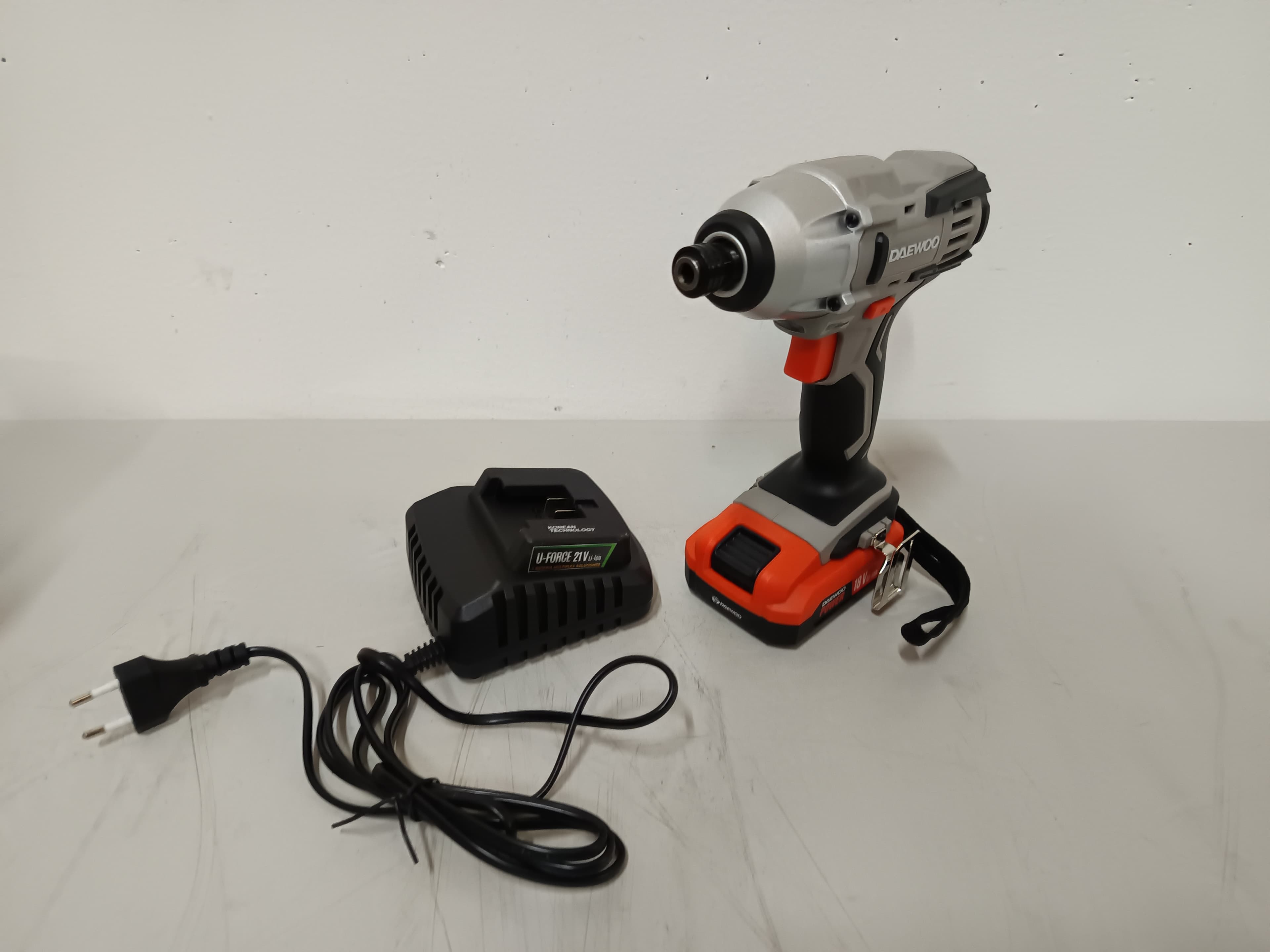 Berbequim de impacto Daewoo — image 3