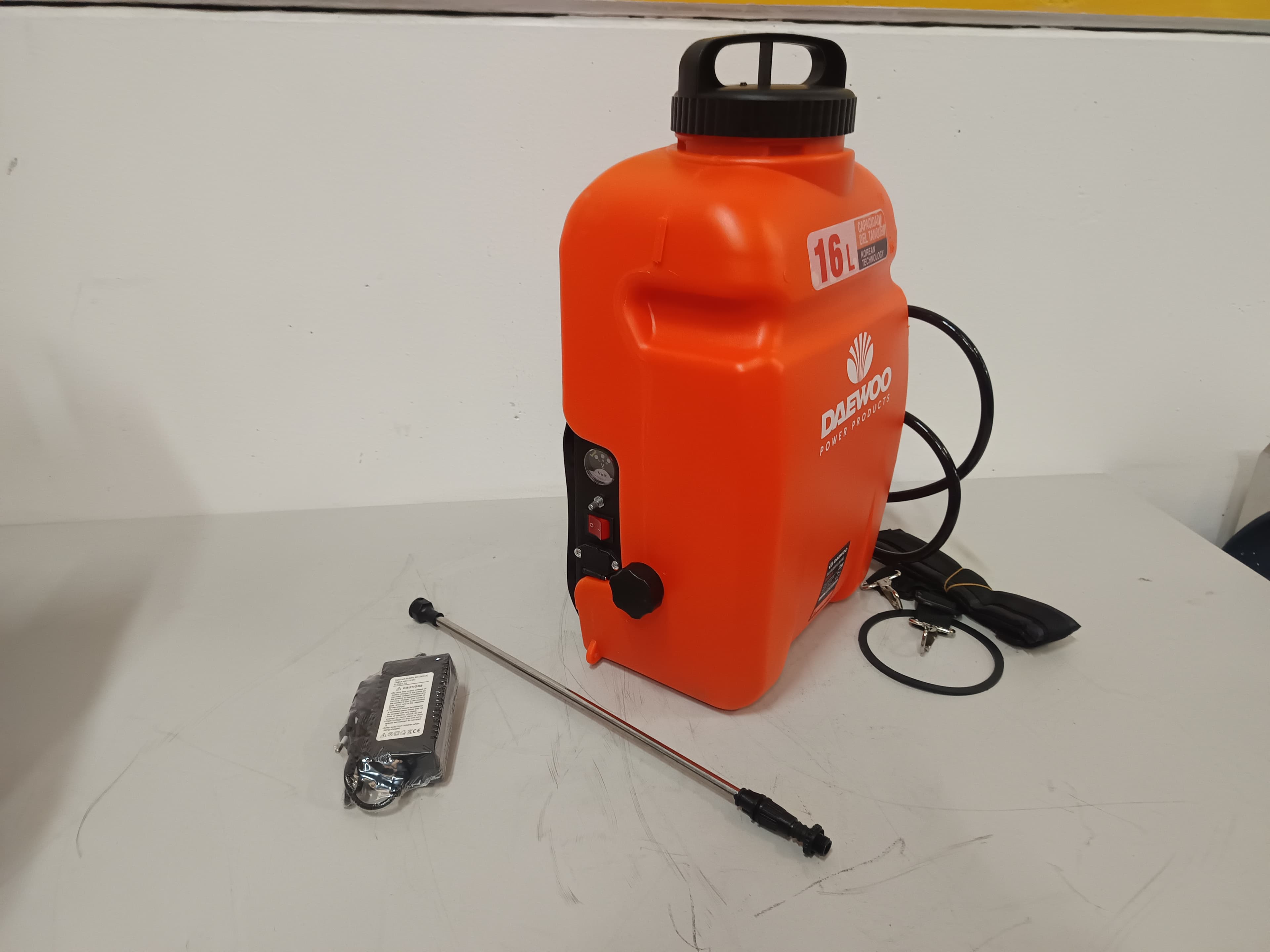 Pulverizador a bateria 16 L Daewoo — imagen 4