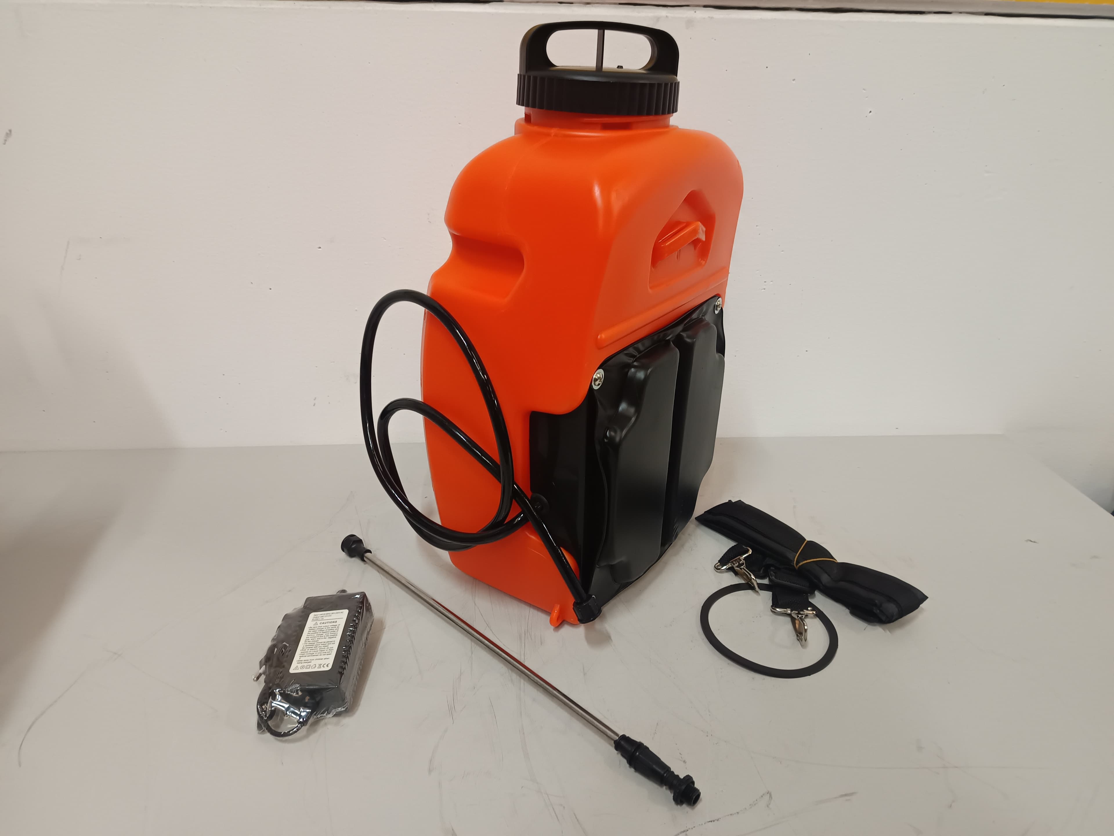 Pulverizador a batería 16 L Daewoo — imagen 3