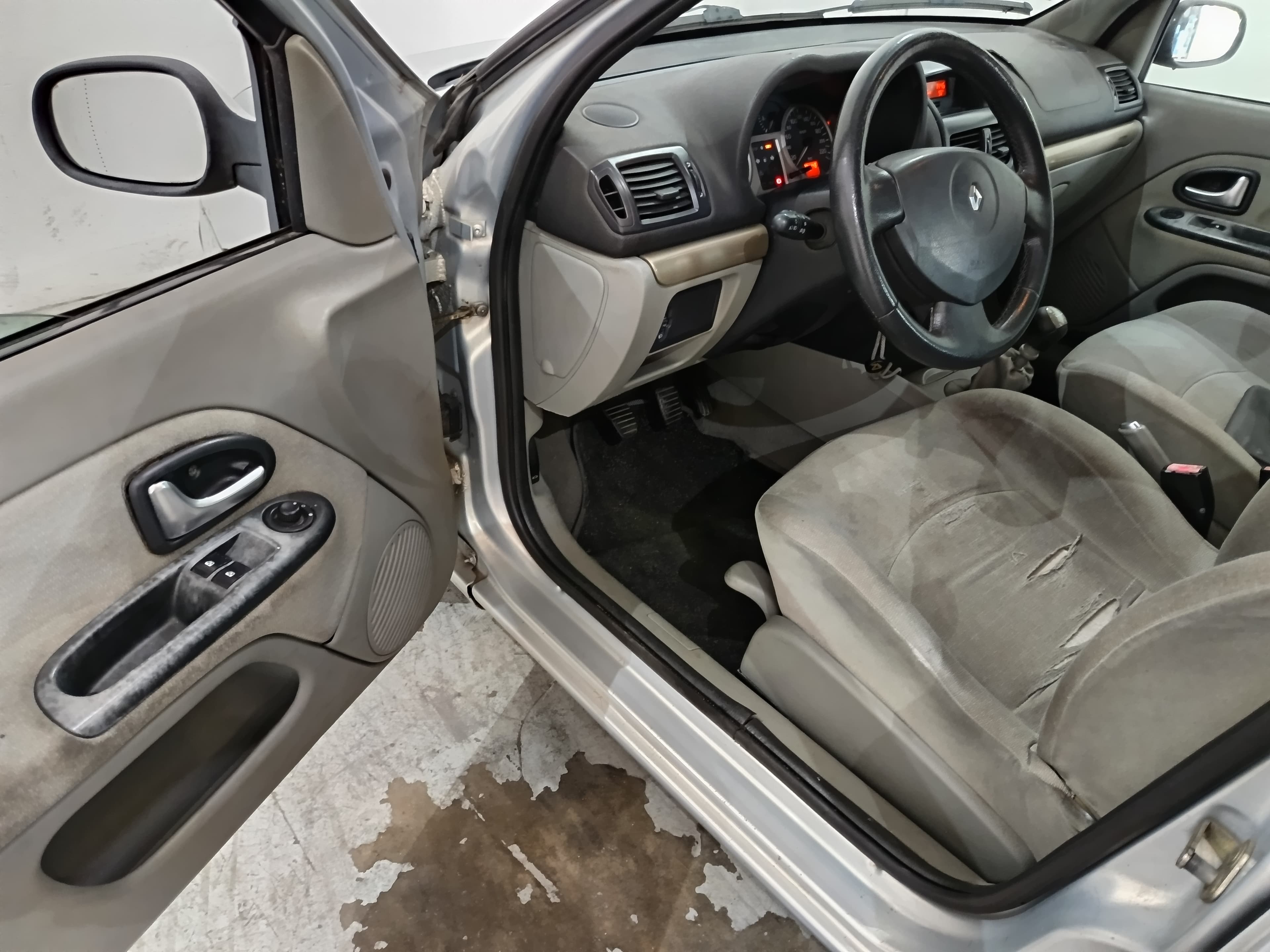 Renault Clio · Ano 2002 — imagen 31