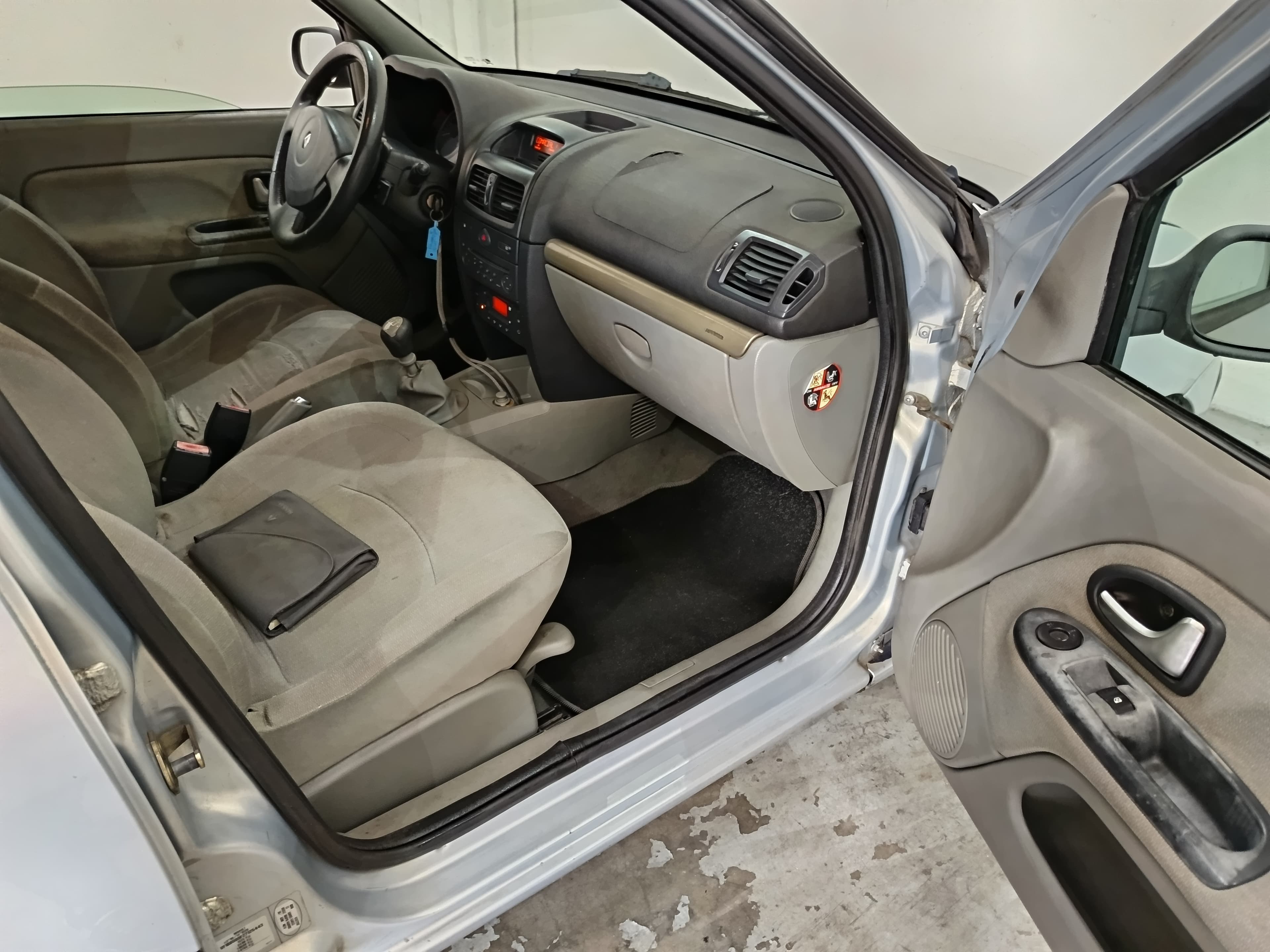 Renault Clio · Ano 2002 — imagen 23