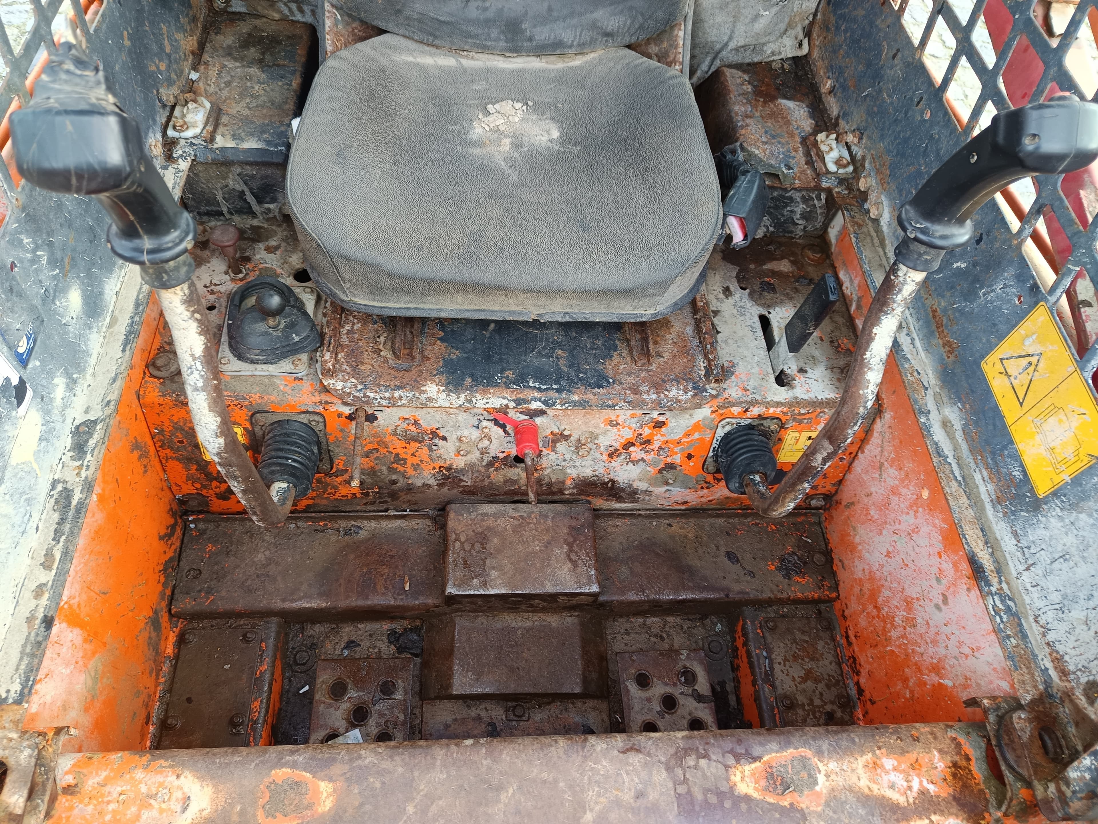 Mini Pá Carregadora Doosan · Ano 2005 — image 10
