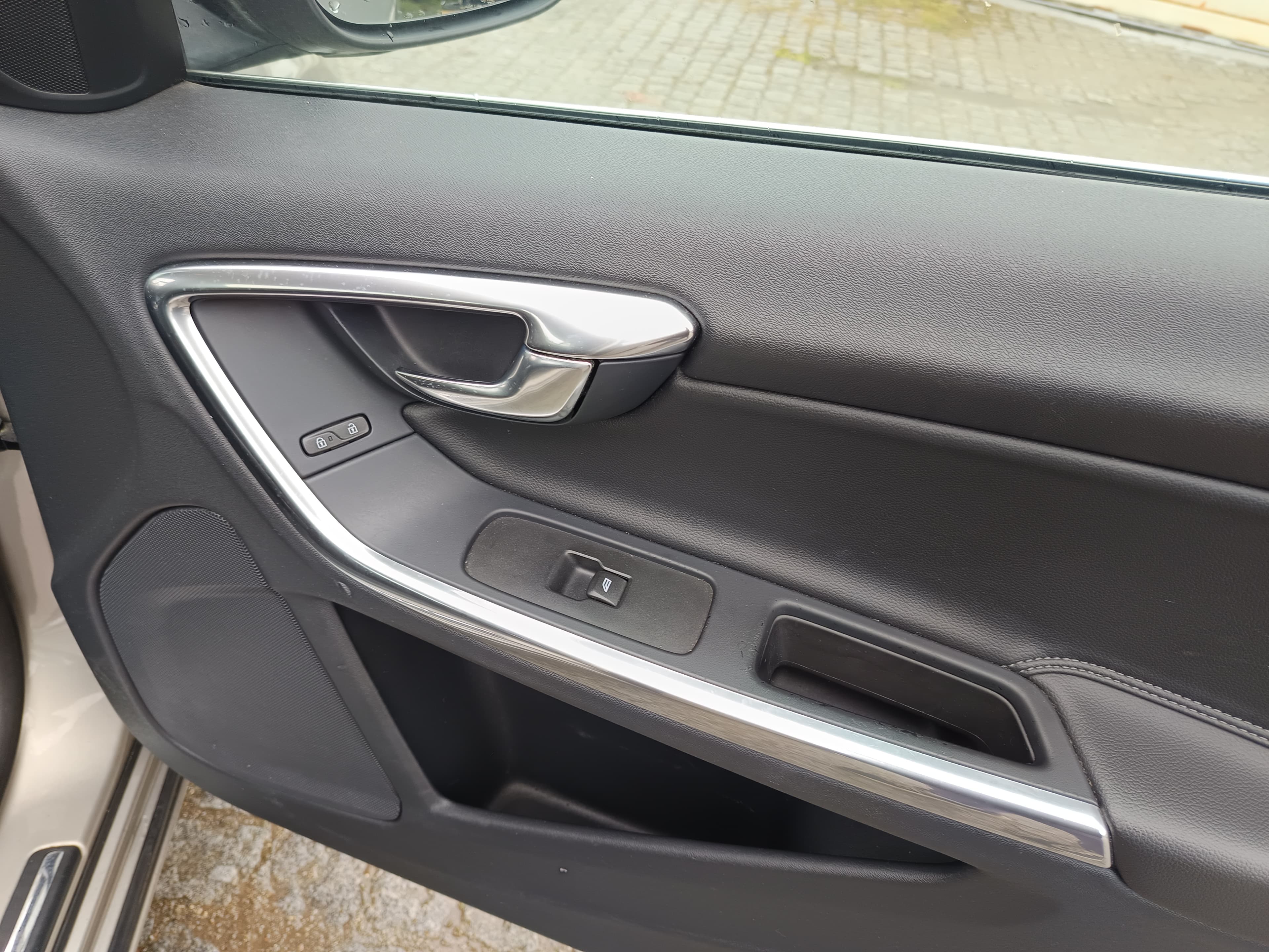 Volvo V60 · Ano 2015 — image 27