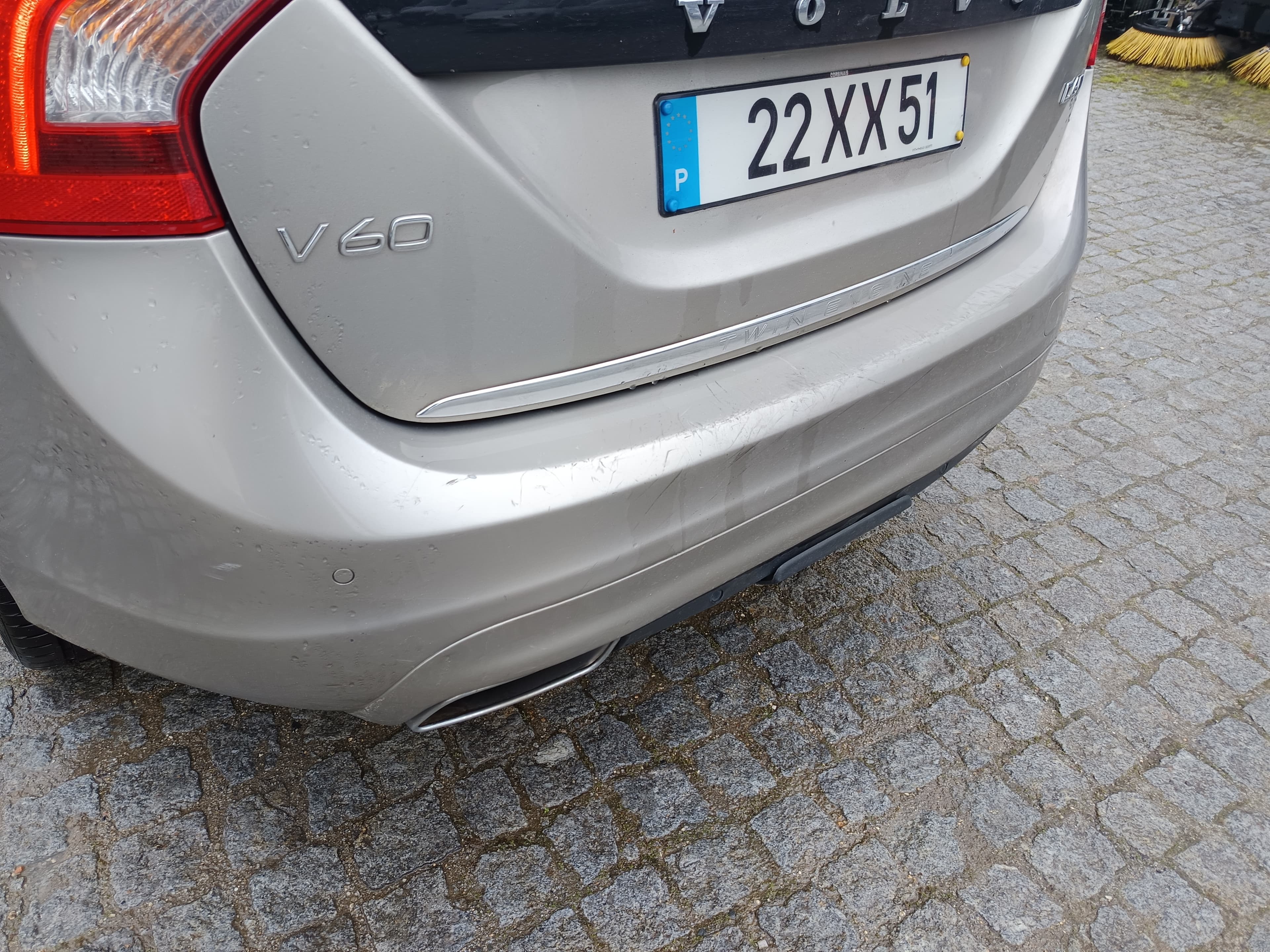 Volvo V60 · Ano 2015 — image 13