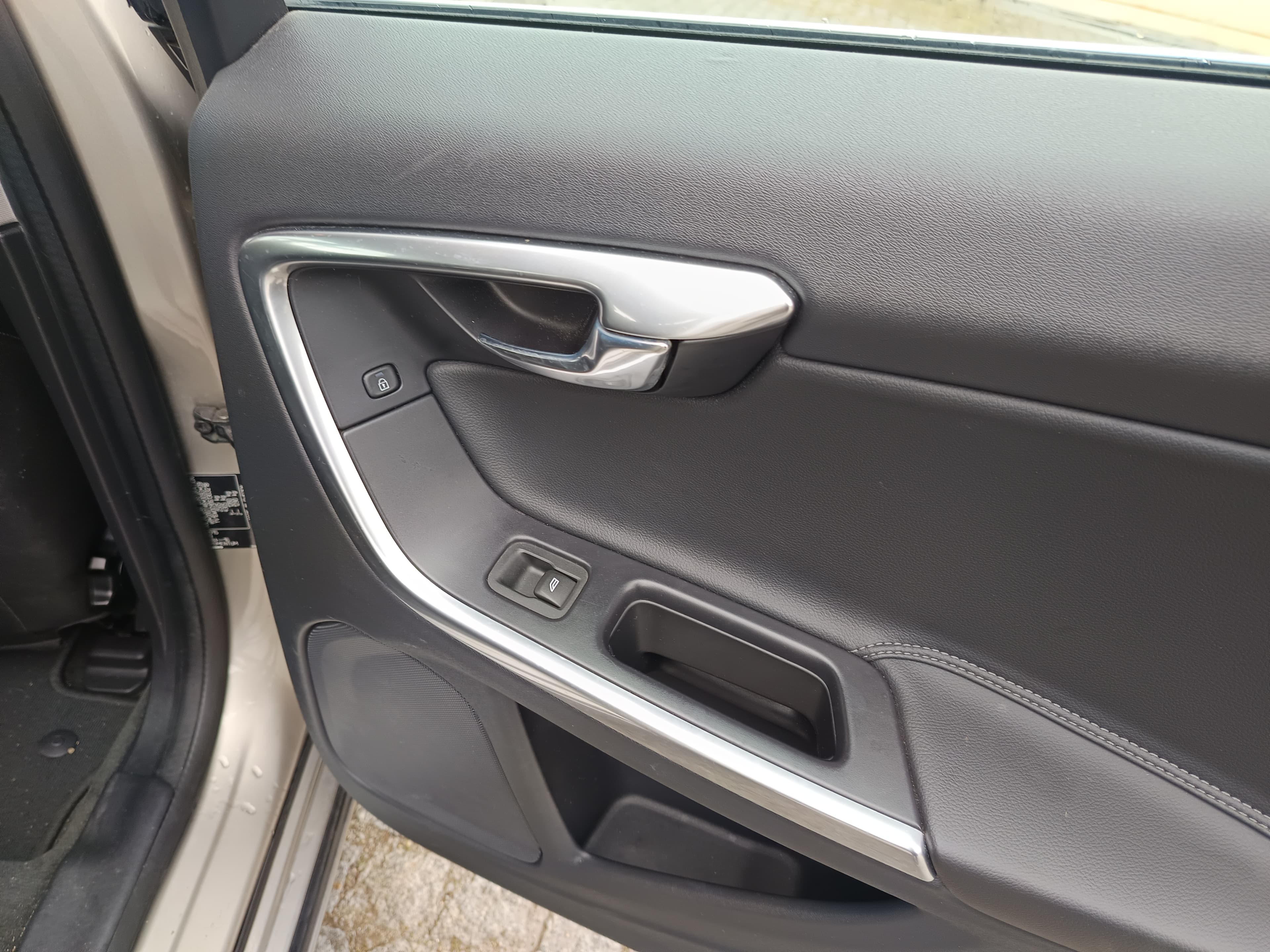 Volvo V60 · Ano 2015 — image 24