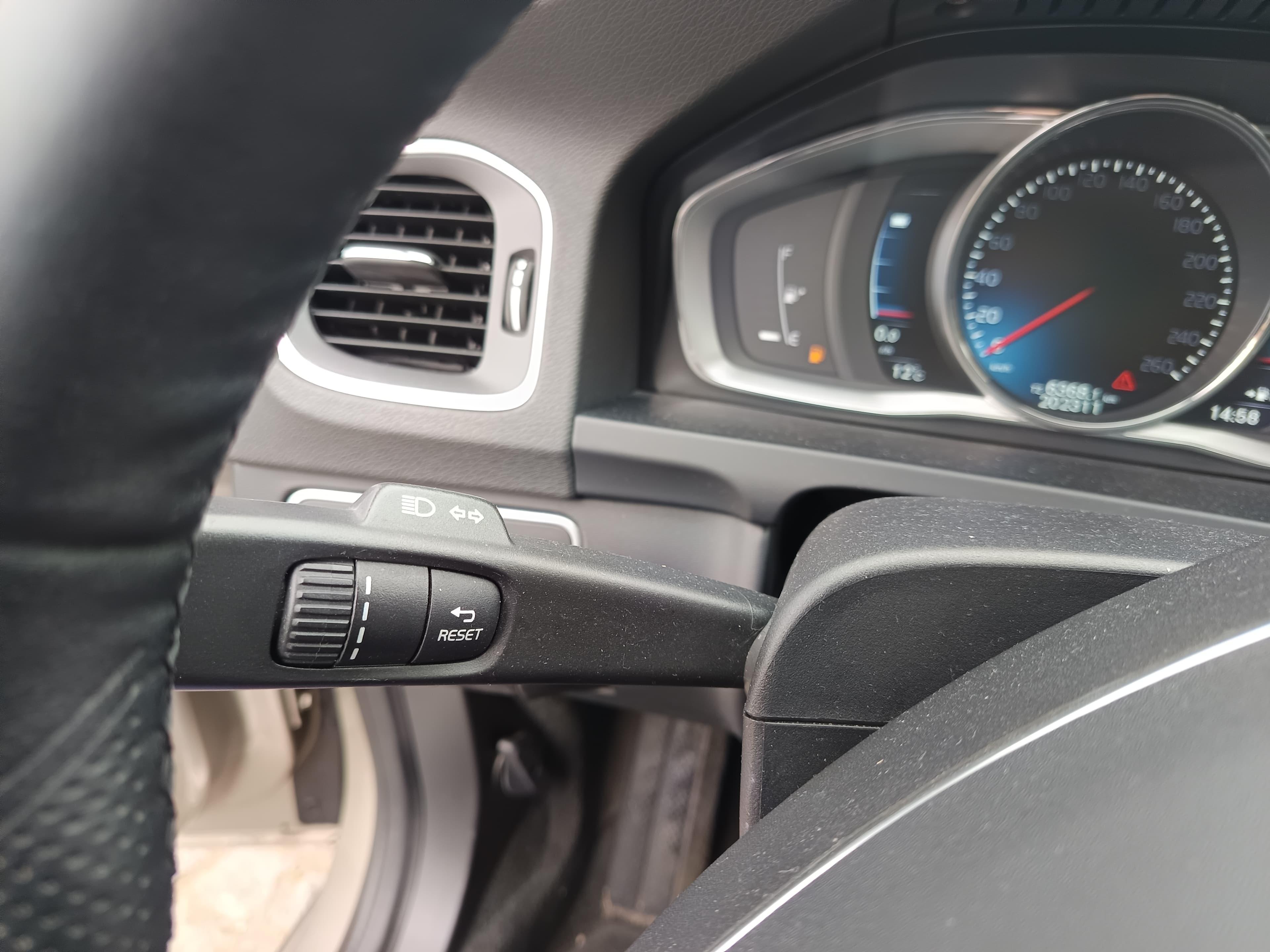 Volvo V60 · Ano 2015 — image 45